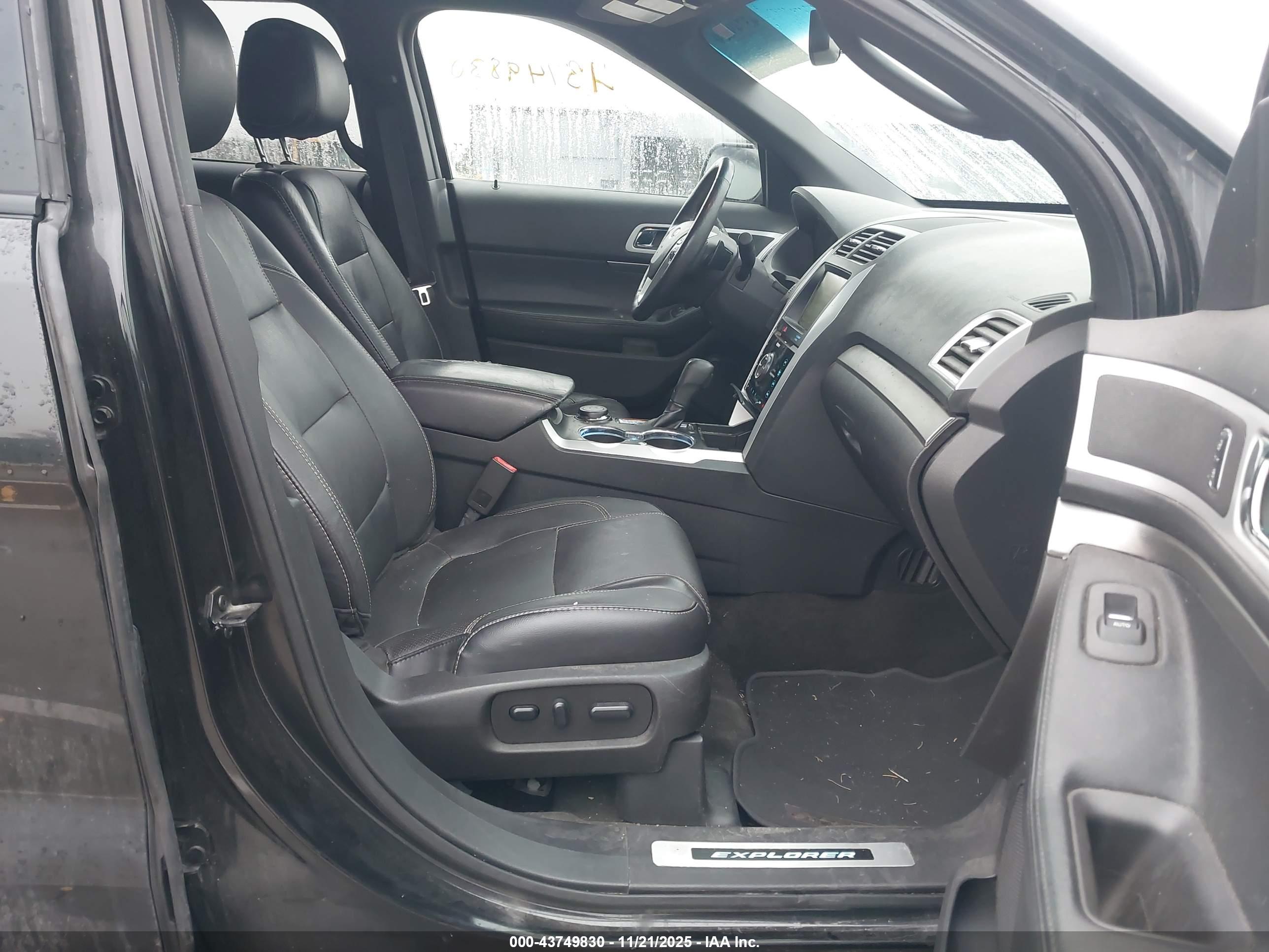 FORD EXPLORER image 5