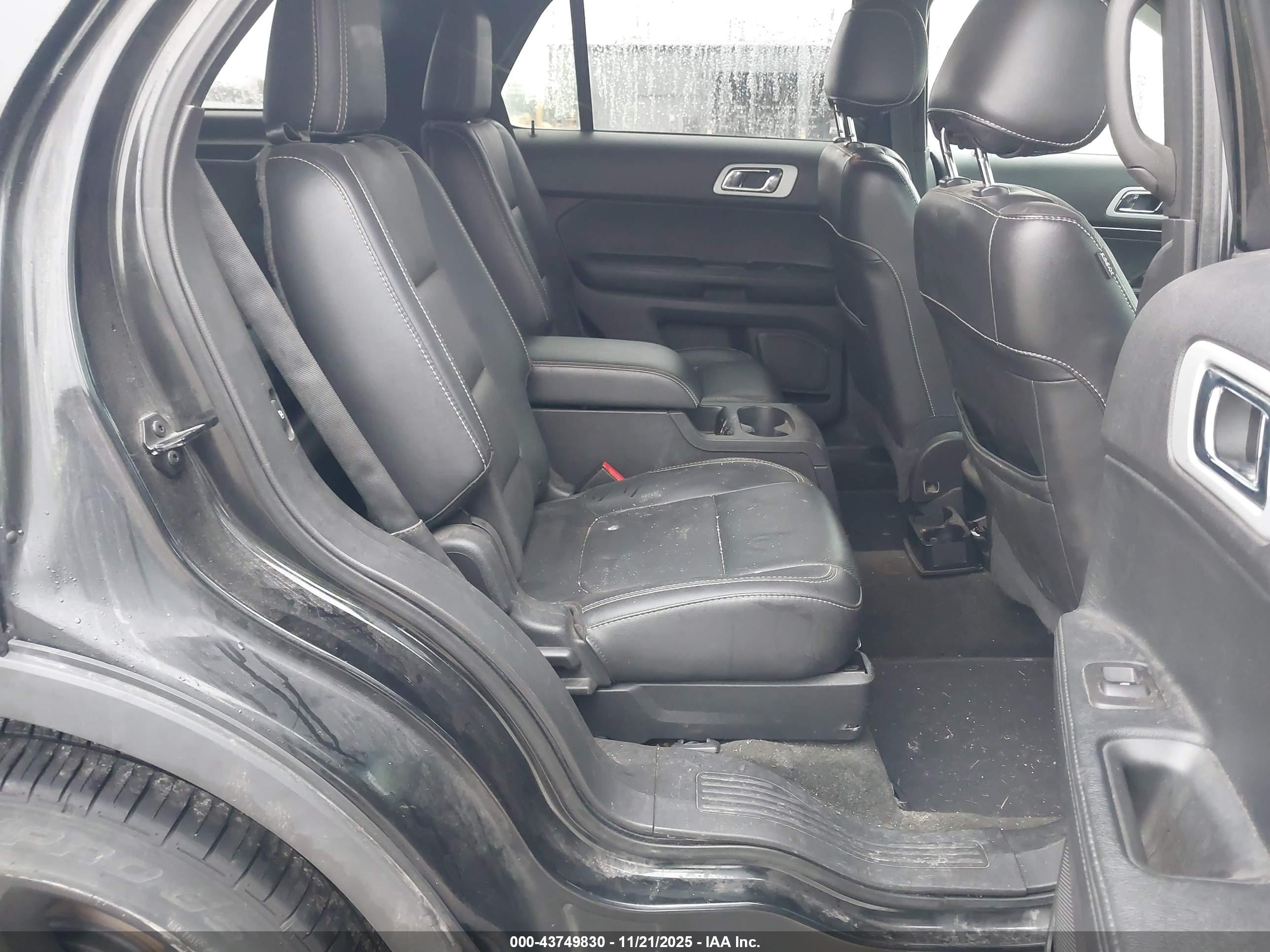 FORD EXPLORER image 8
