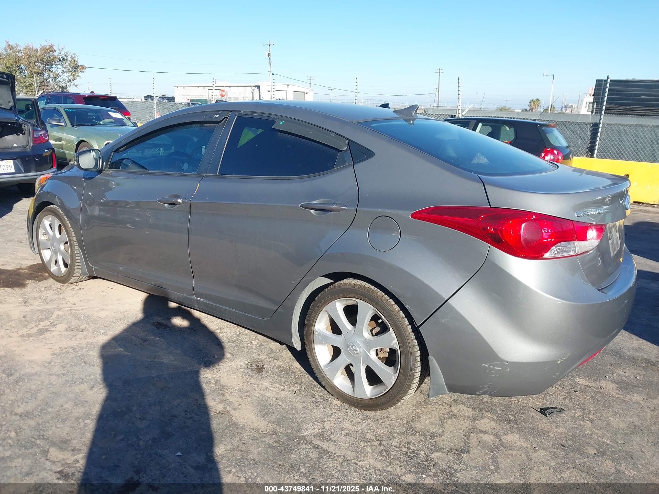 HYUNDAI ELANTRA image 3