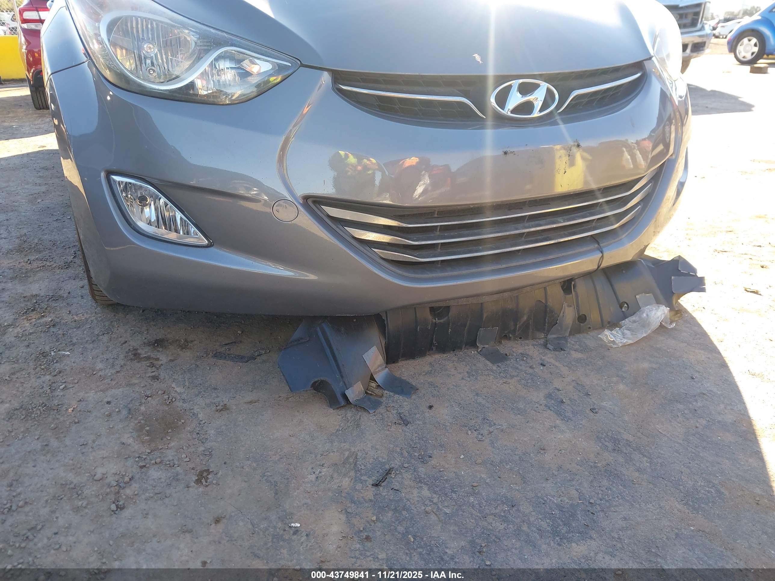 HYUNDAI ELANTRA image 6