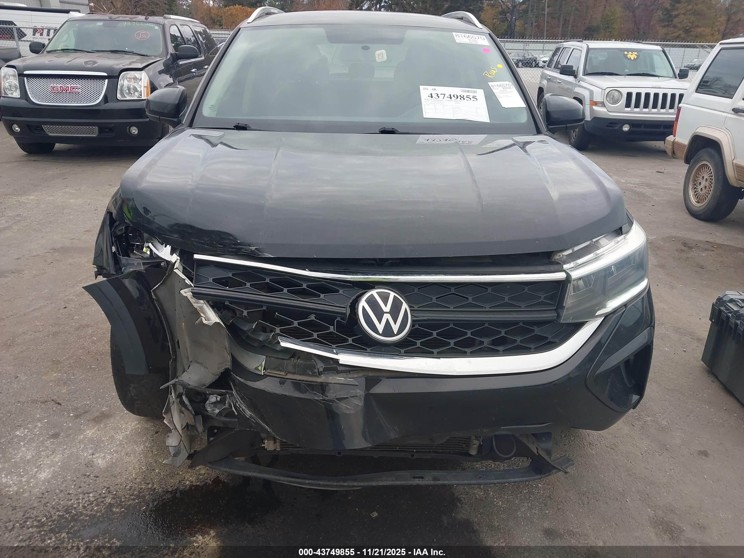 VOLKSWAGEN TAOS image 10