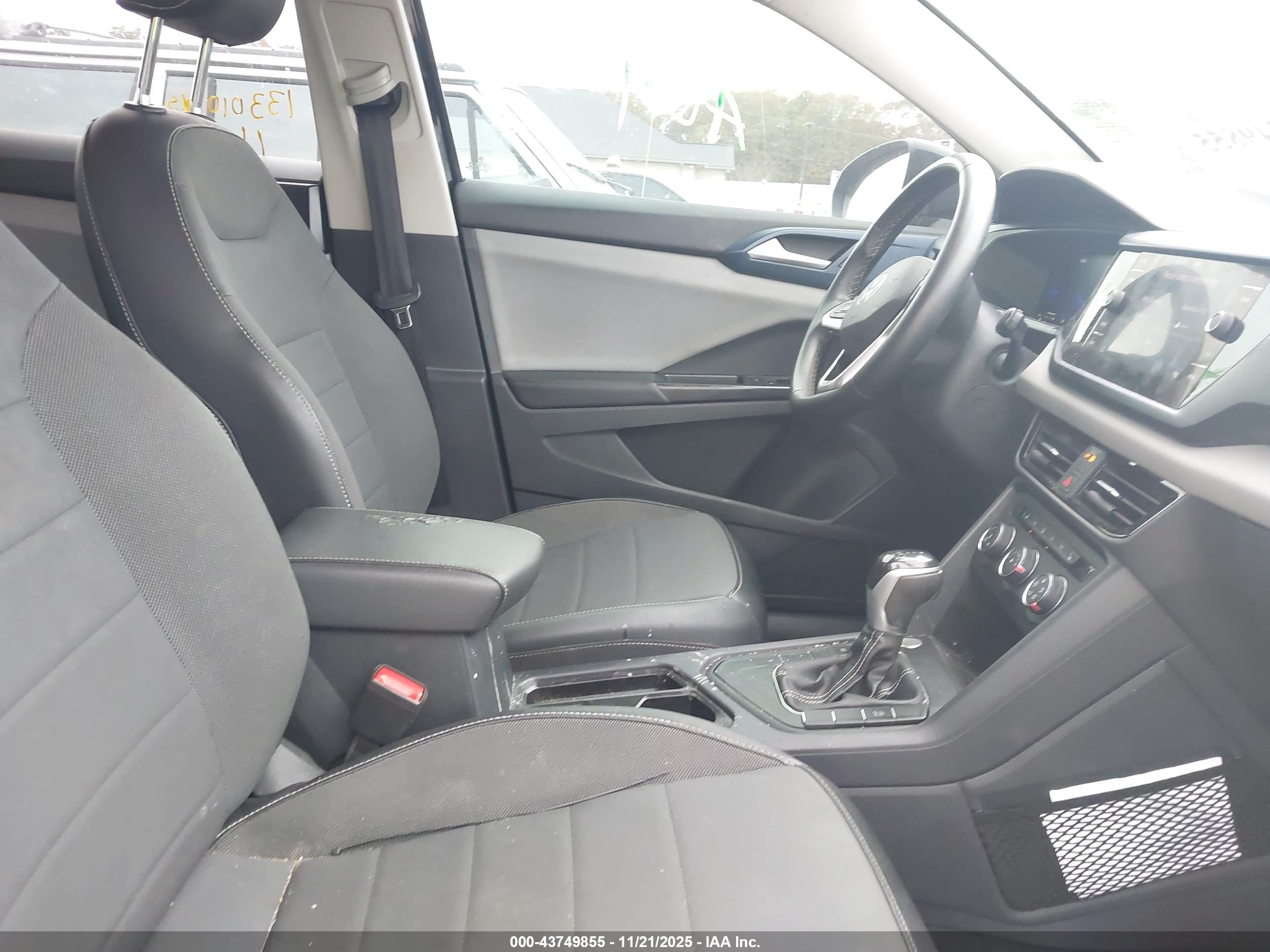VOLKSWAGEN TAOS image 5