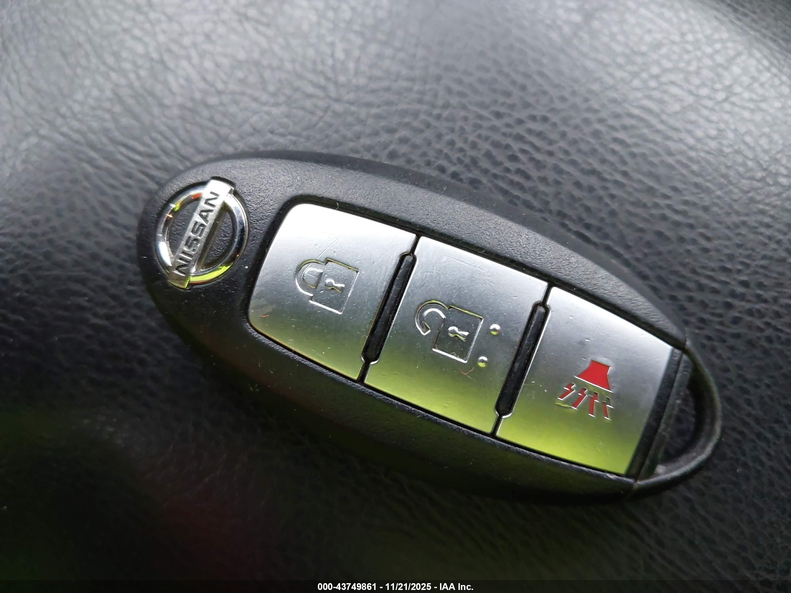 NISSAN ROGUE image 11