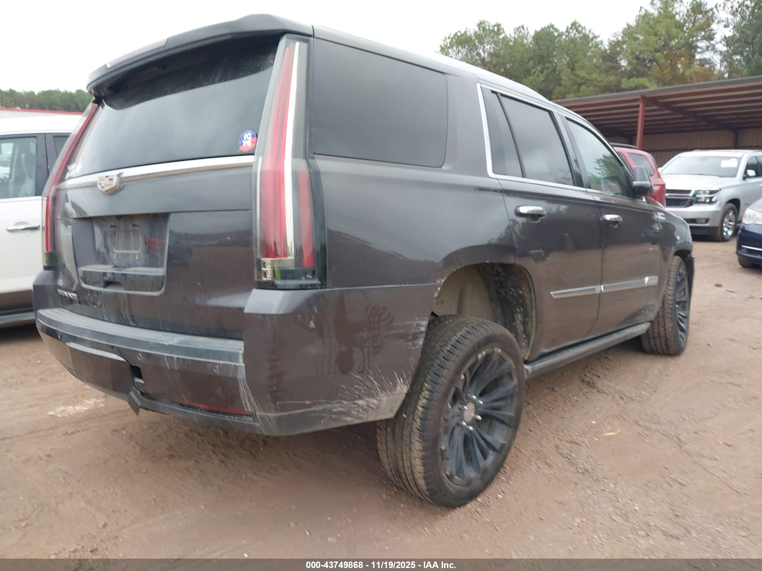 CADILLAC ESCALADE image 4
