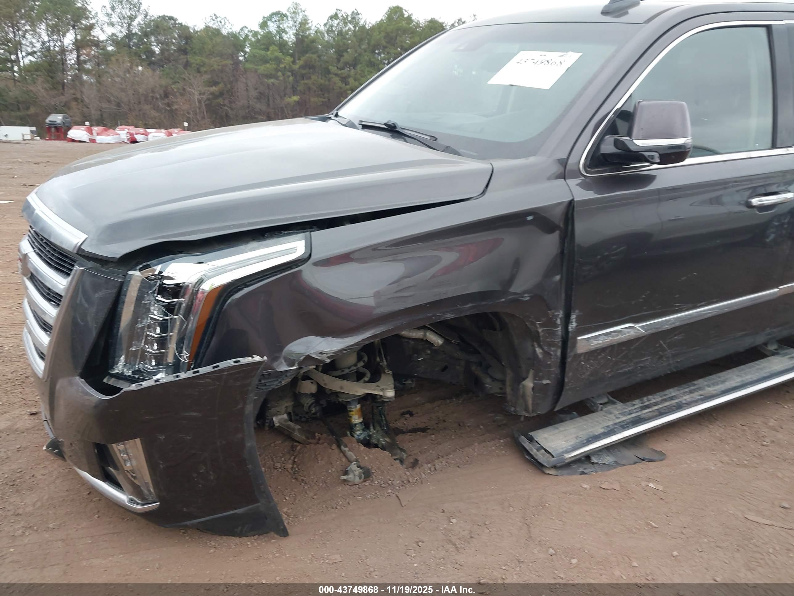 CADILLAC ESCALADE image 6