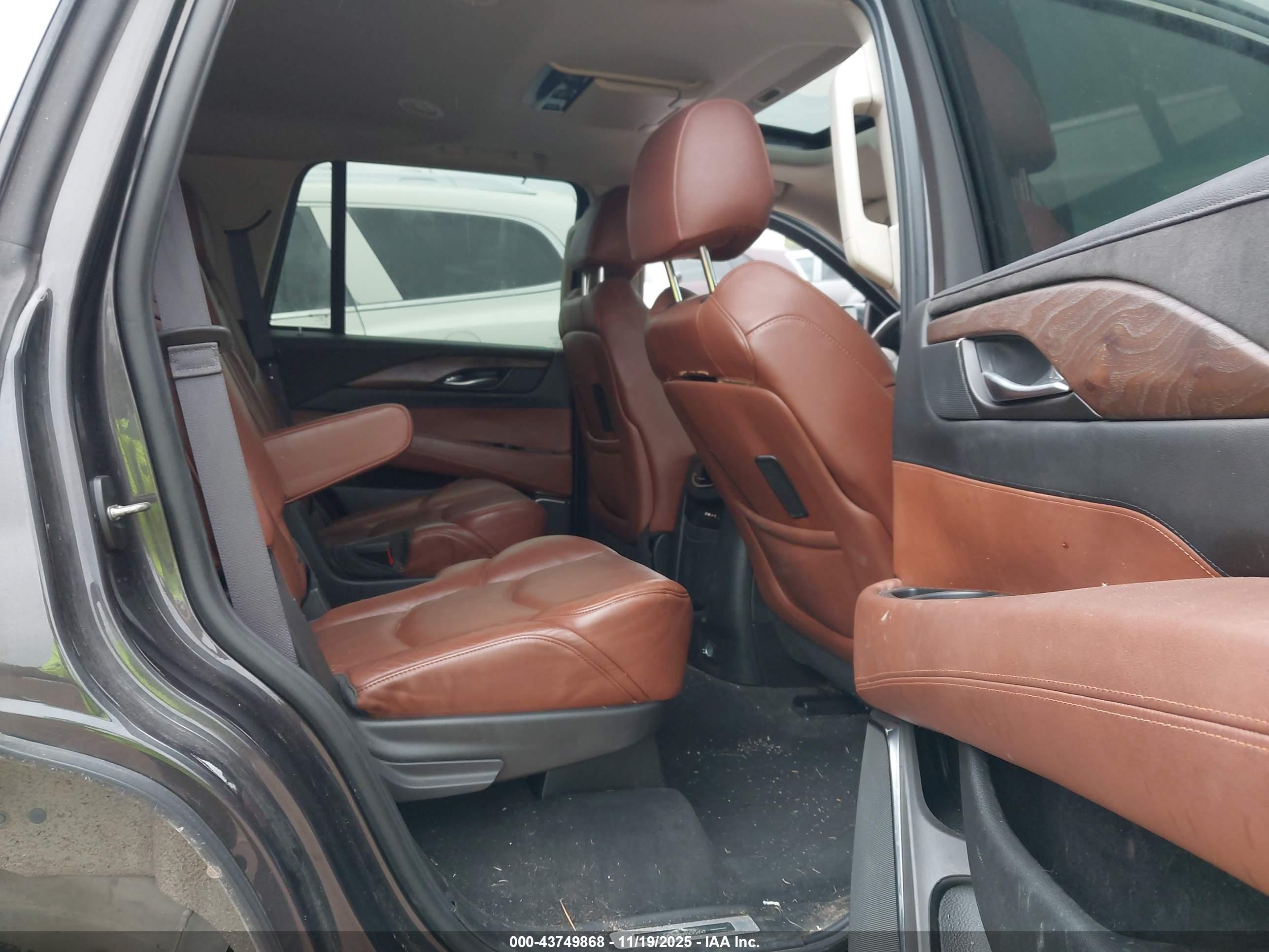 CADILLAC ESCALADE image 8