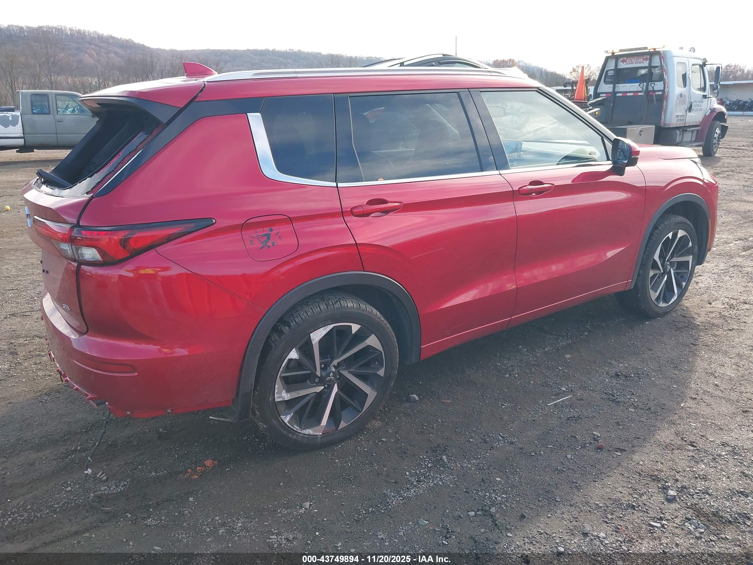 MITSUBISHI OUTLANDER image 4