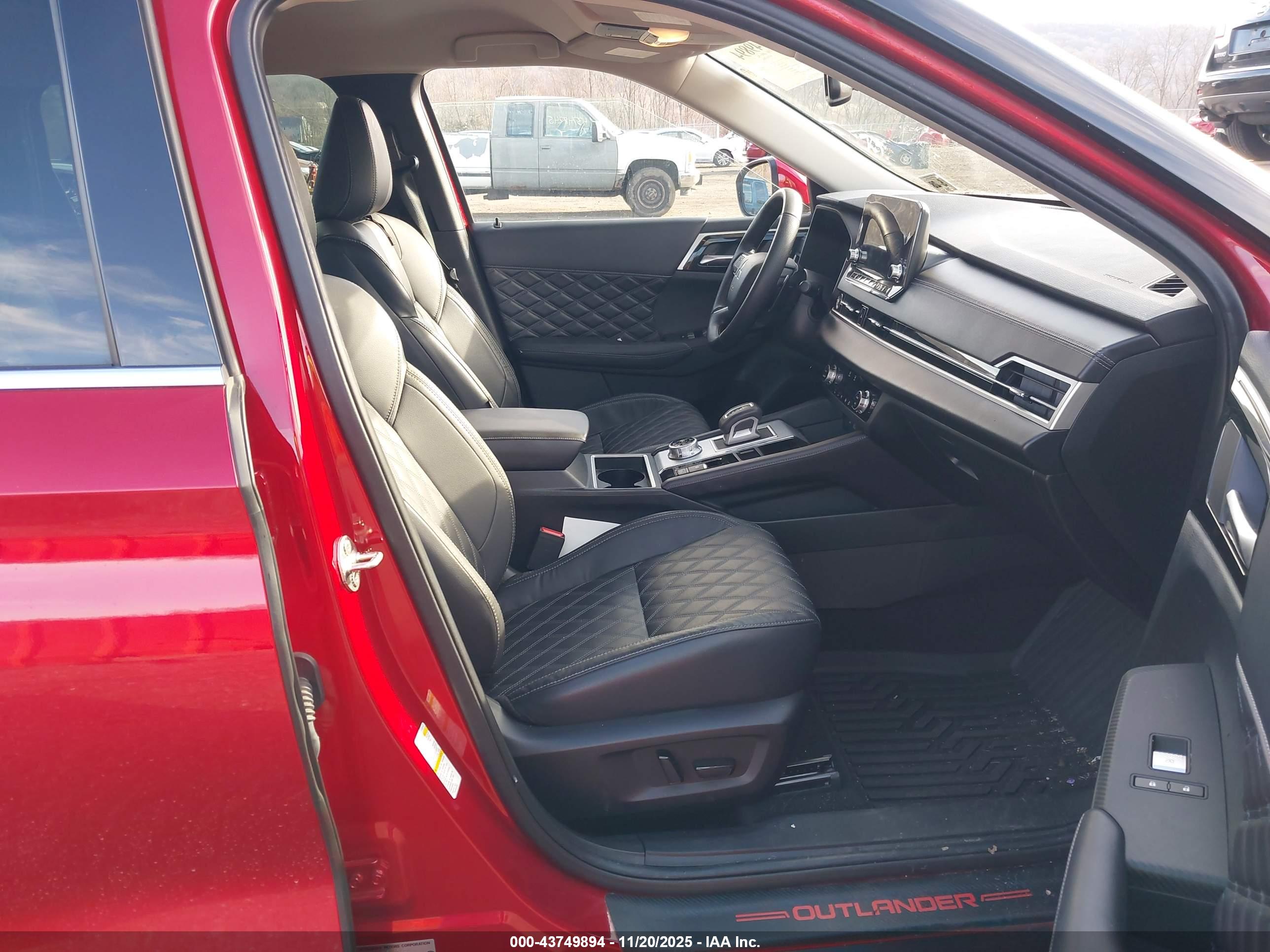 MITSUBISHI OUTLANDER image 5