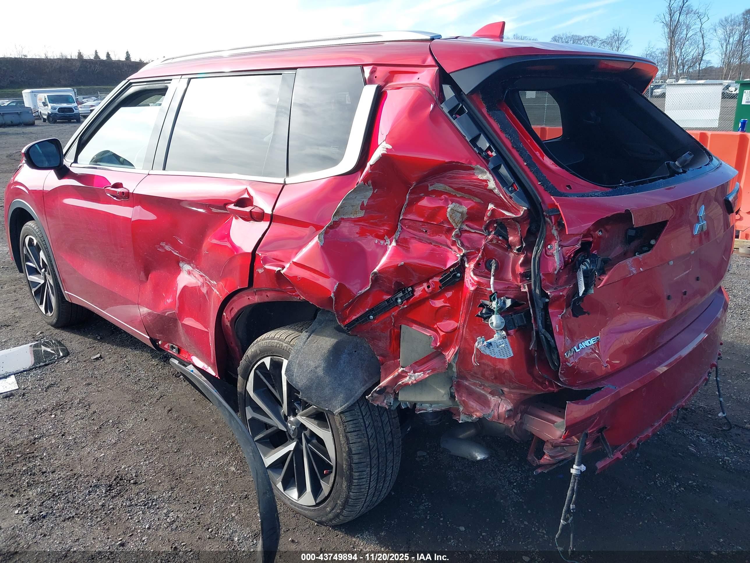 MITSUBISHI OUTLANDER image 6