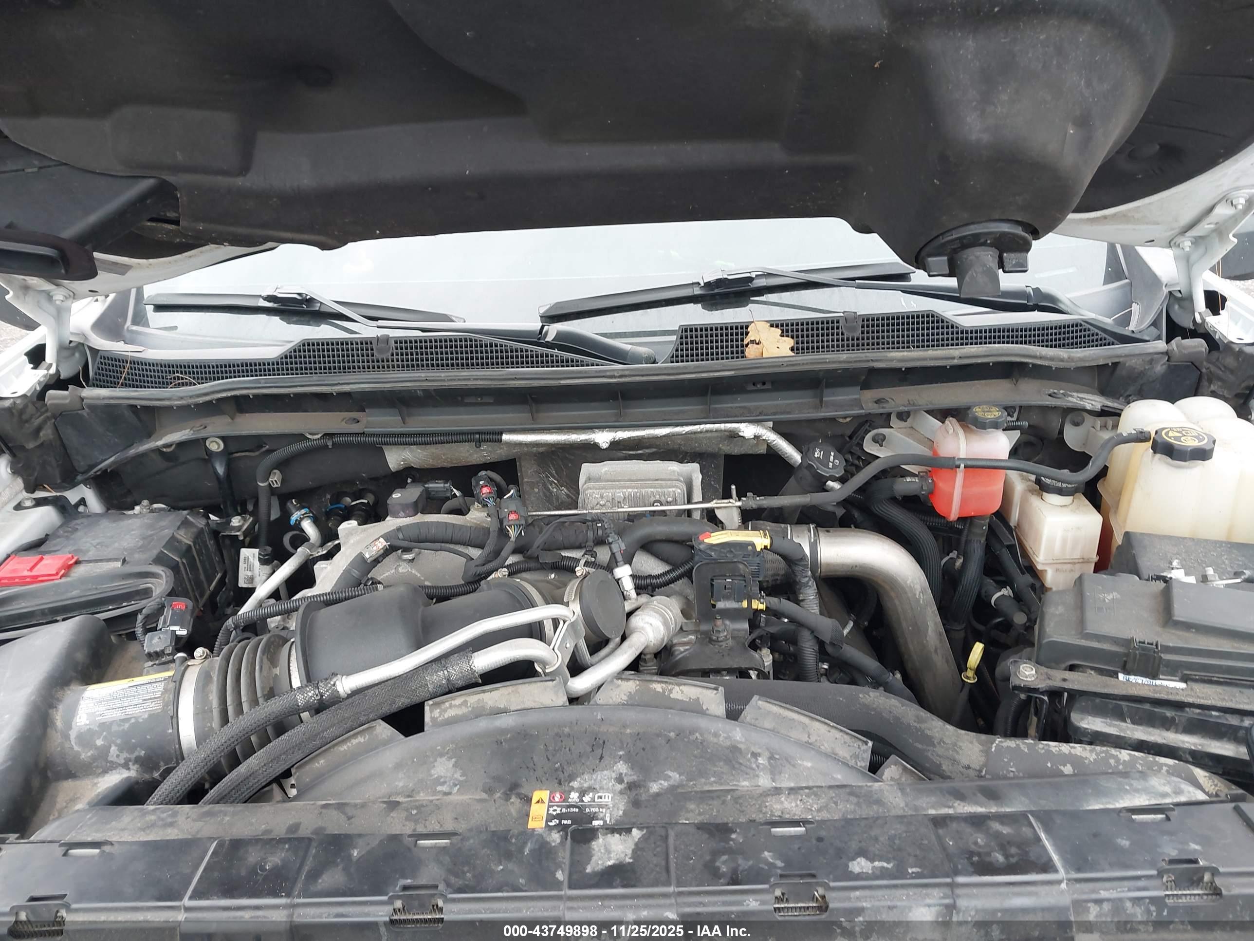 CHEVROLET SILVERADO image 10