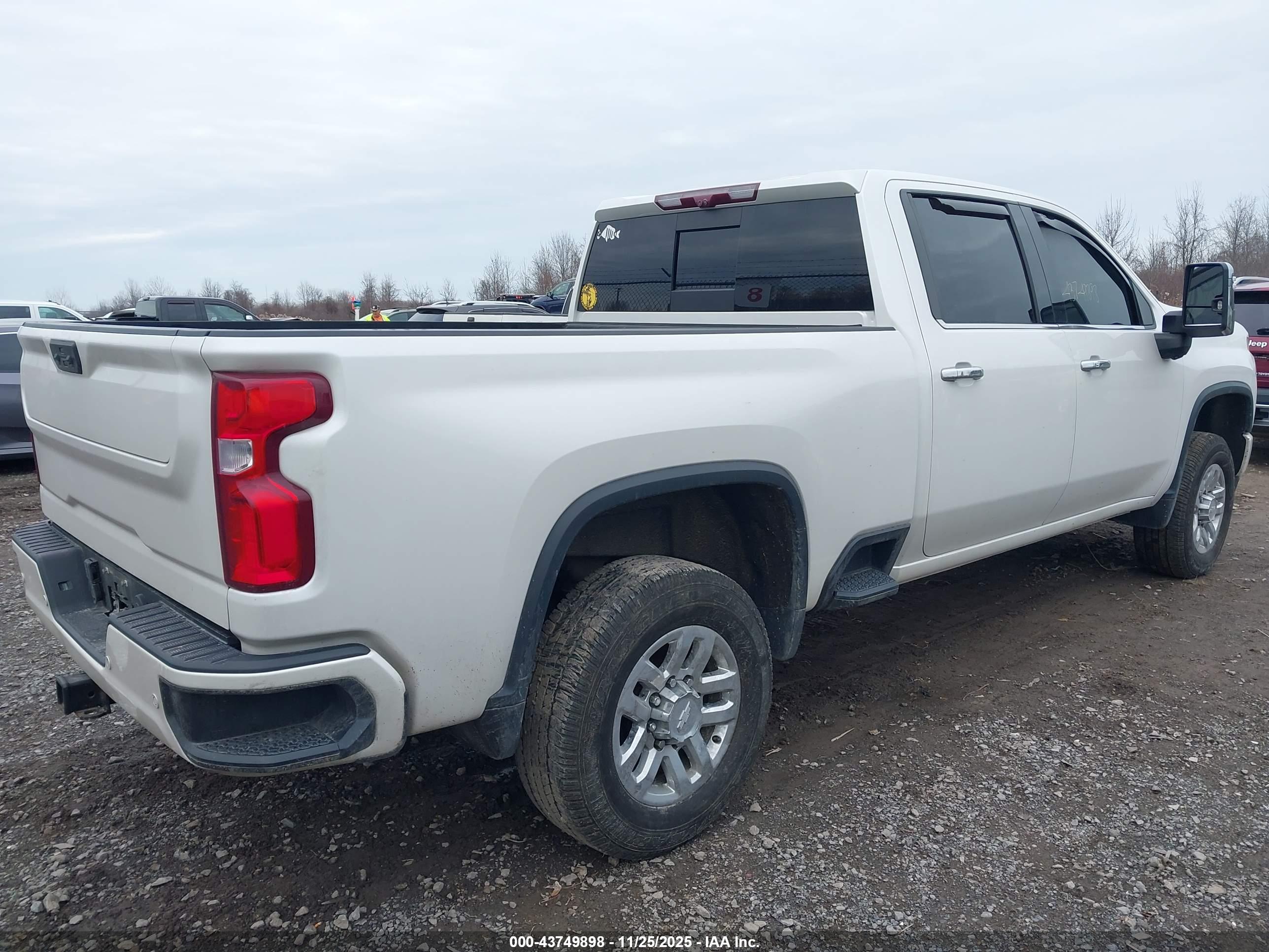 CHEVROLET SILVERADO image 3