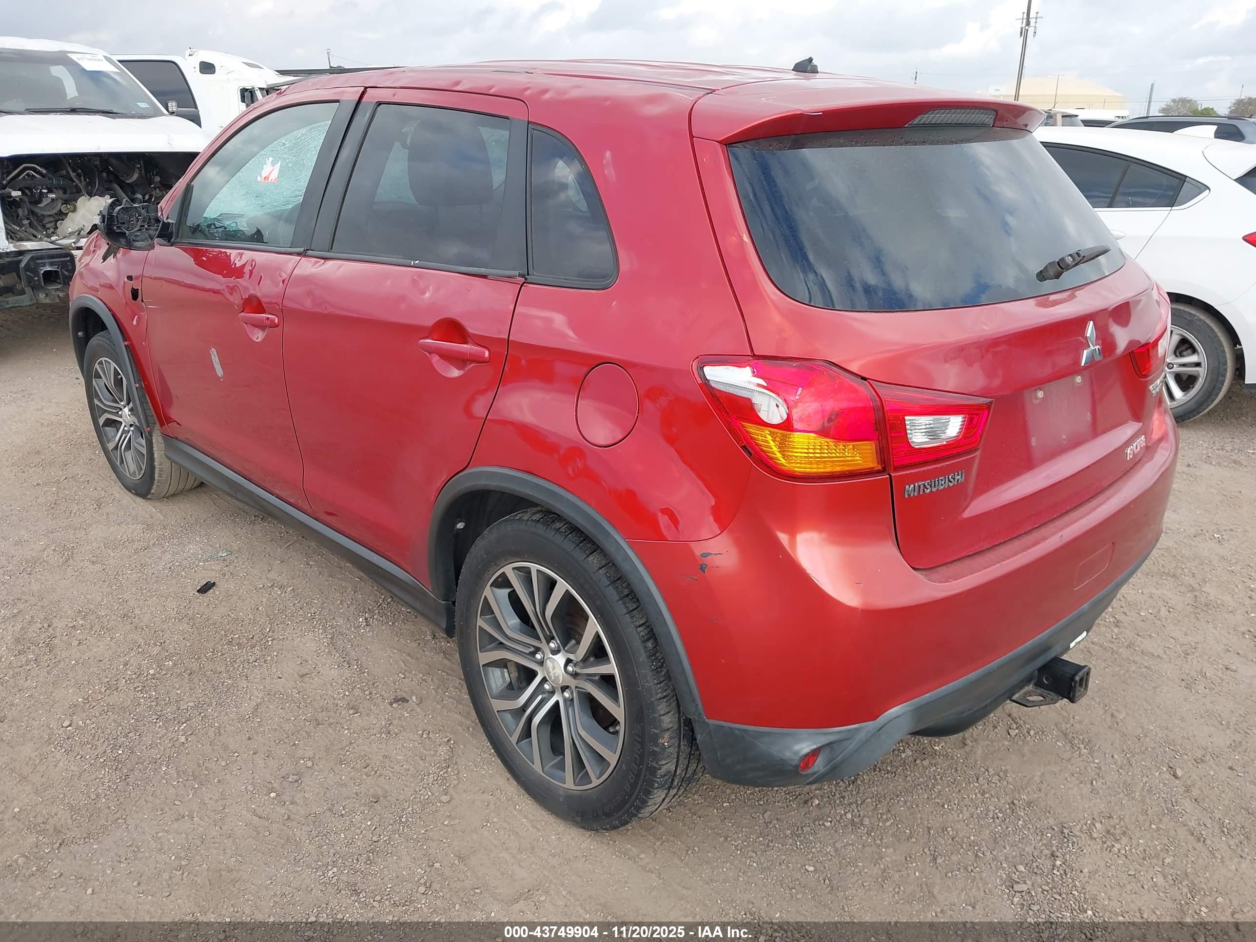 MITSUBISHI OUTLANDER image 3