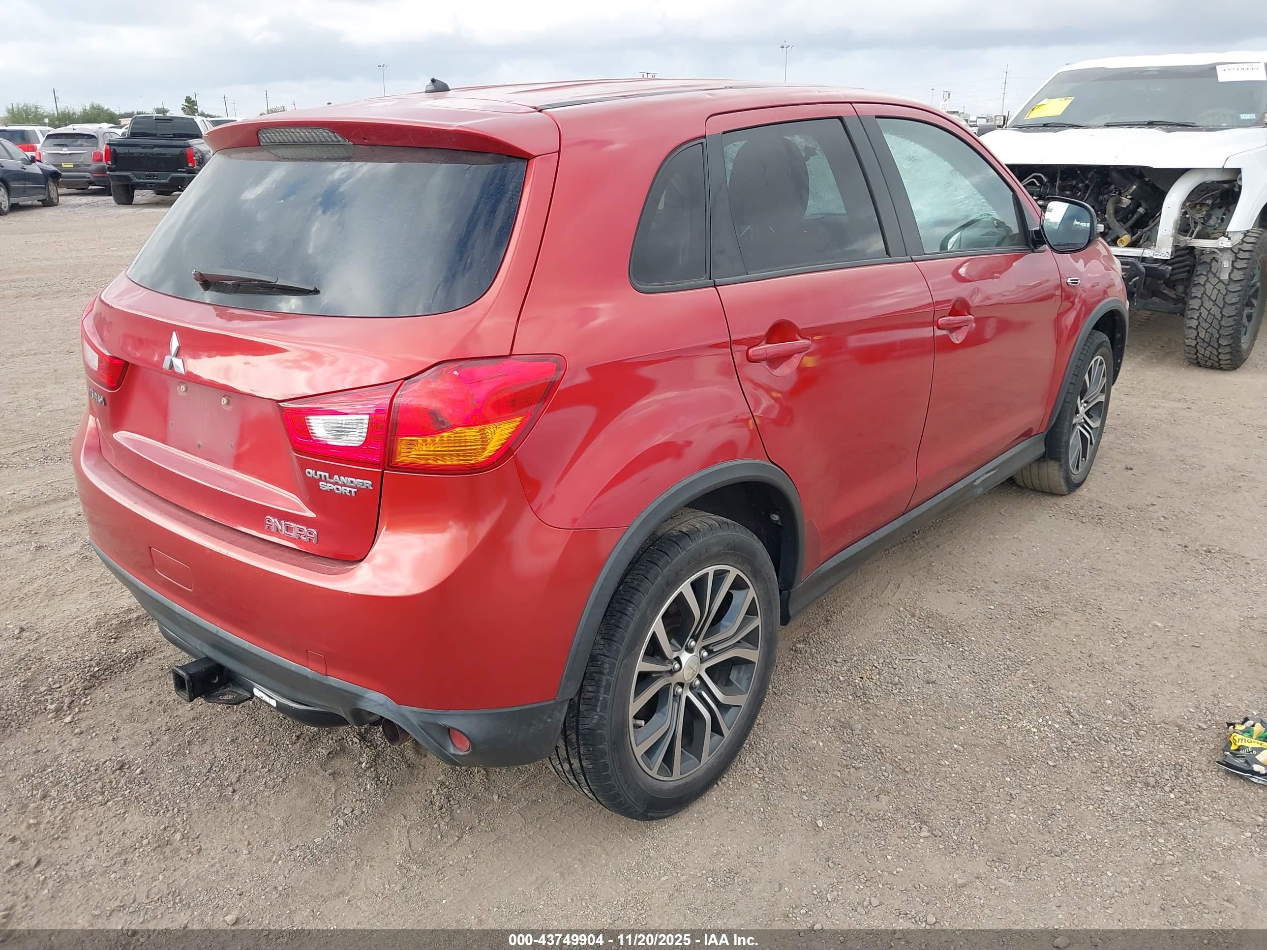 MITSUBISHI OUTLANDER image 4