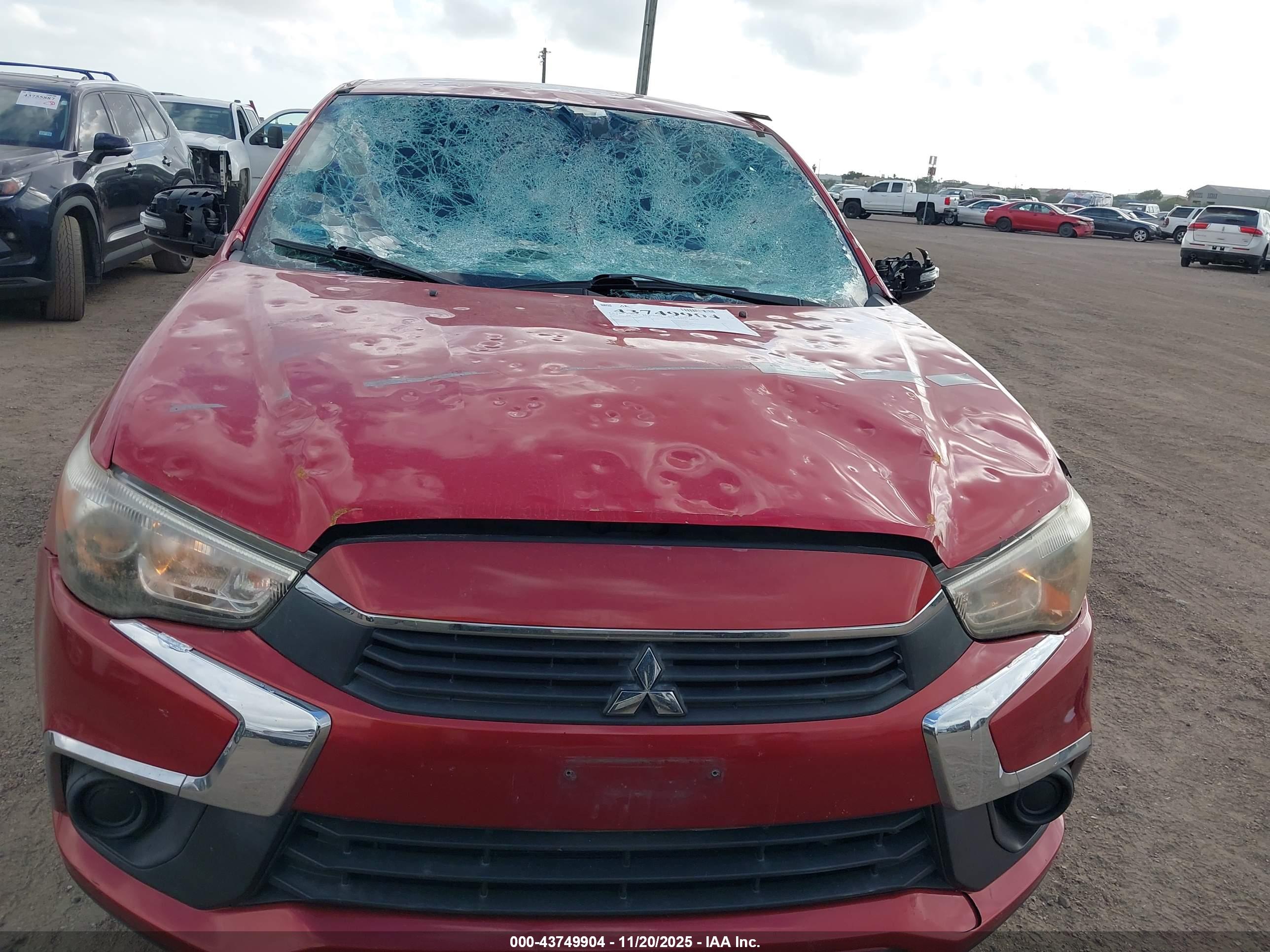 MITSUBISHI OUTLANDER image 6