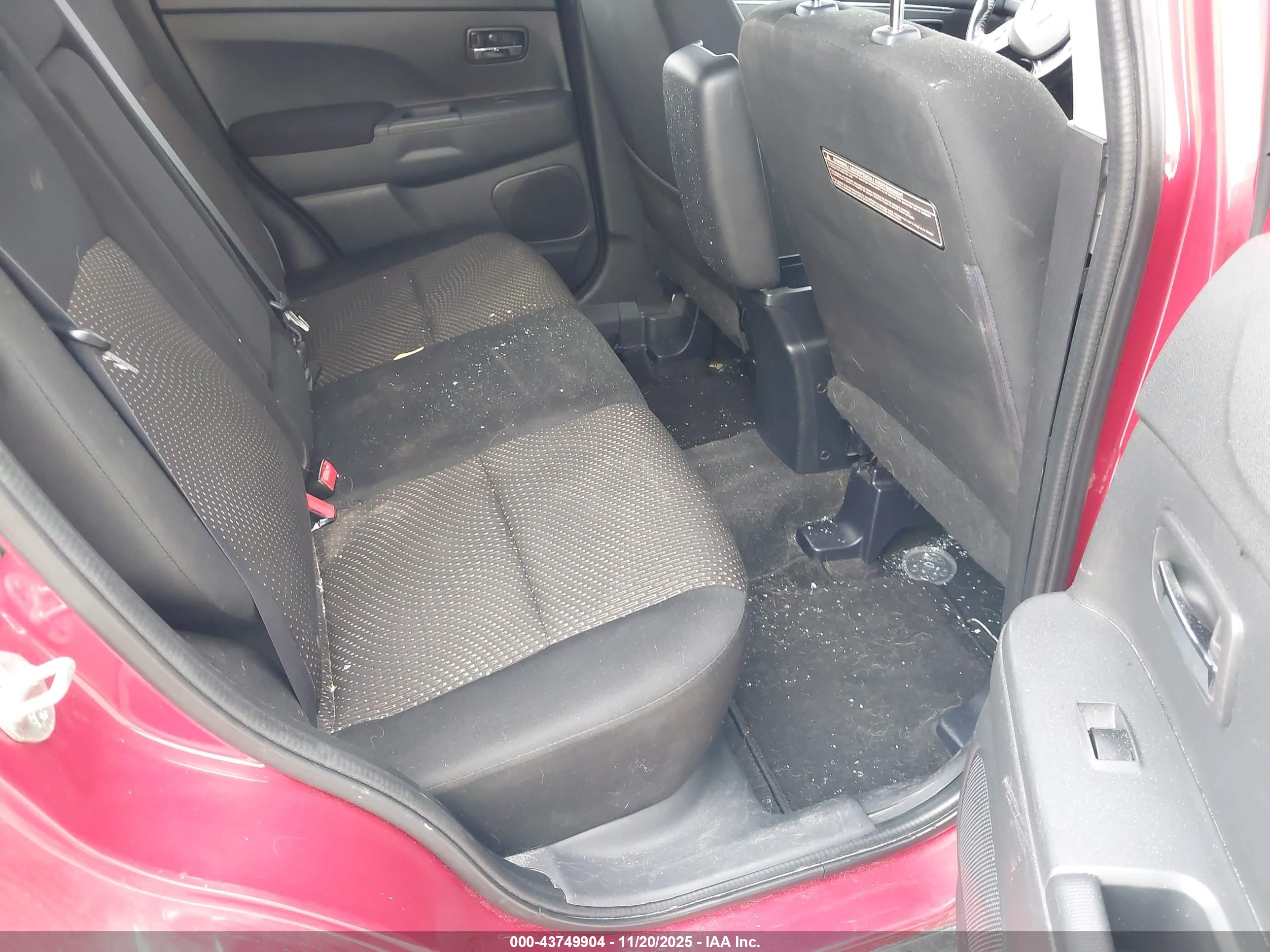 MITSUBISHI OUTLANDER image 8
