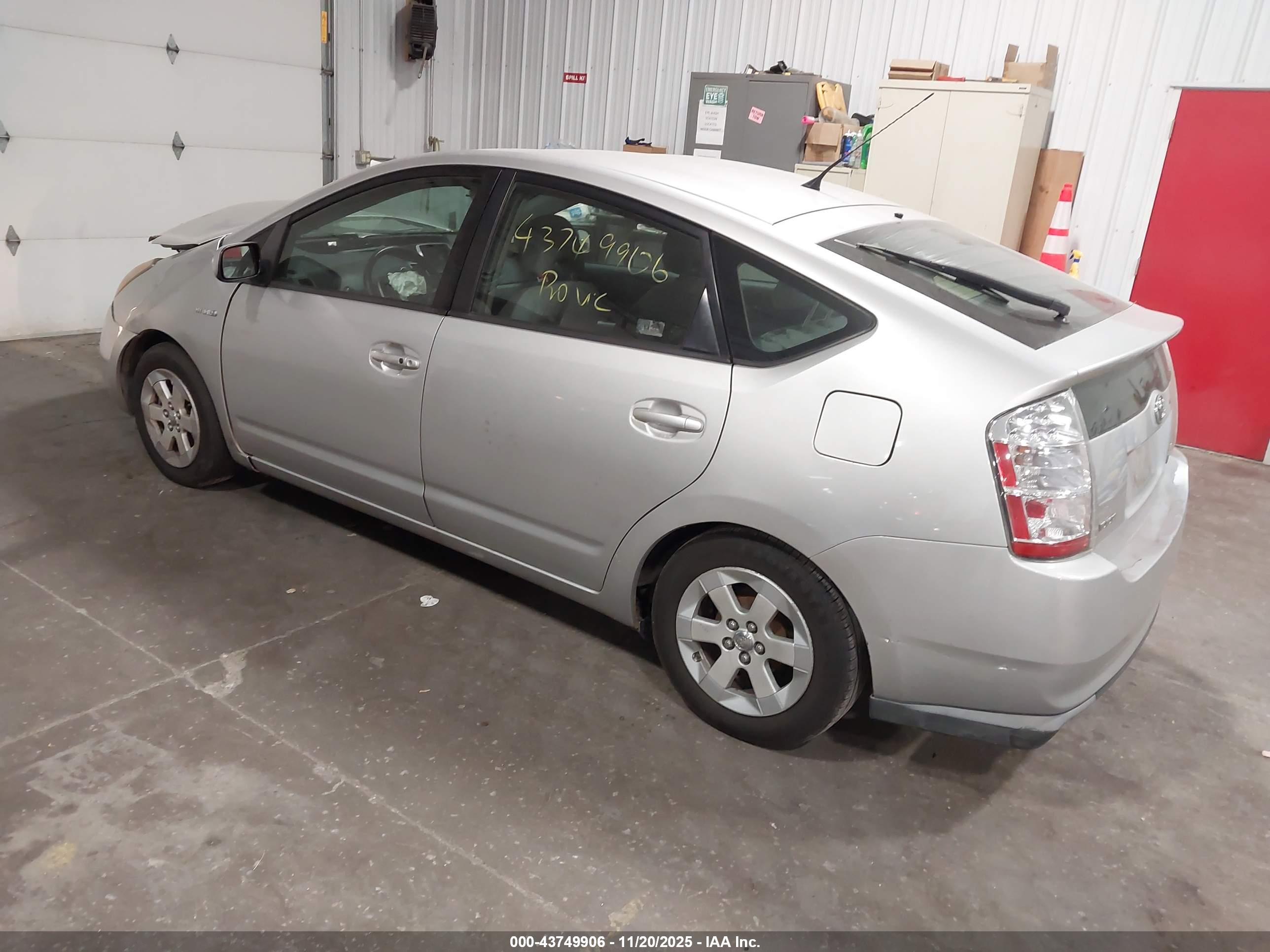 TOYOTA PRIUS image 3