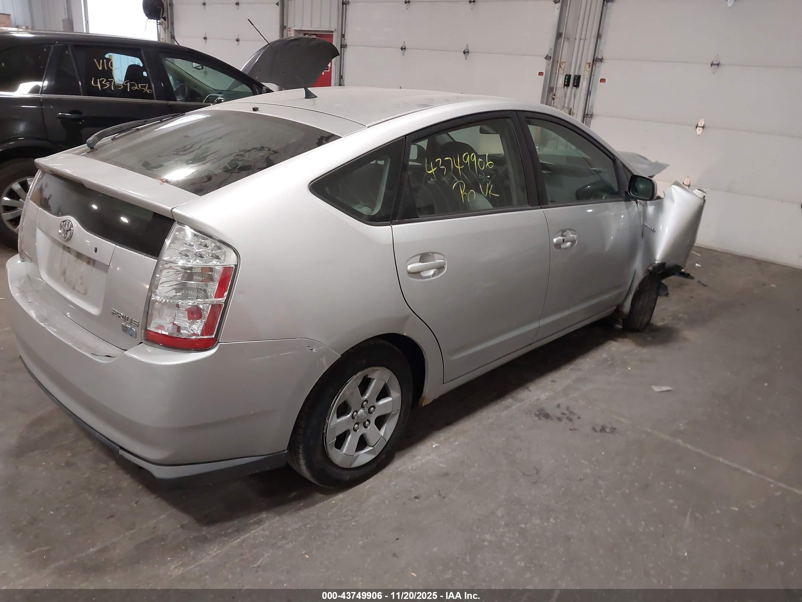 TOYOTA PRIUS image 4