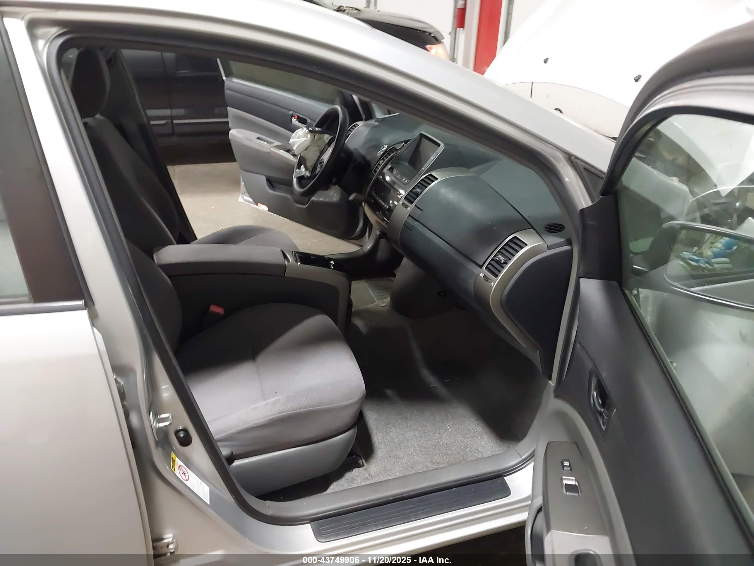TOYOTA PRIUS image 5
