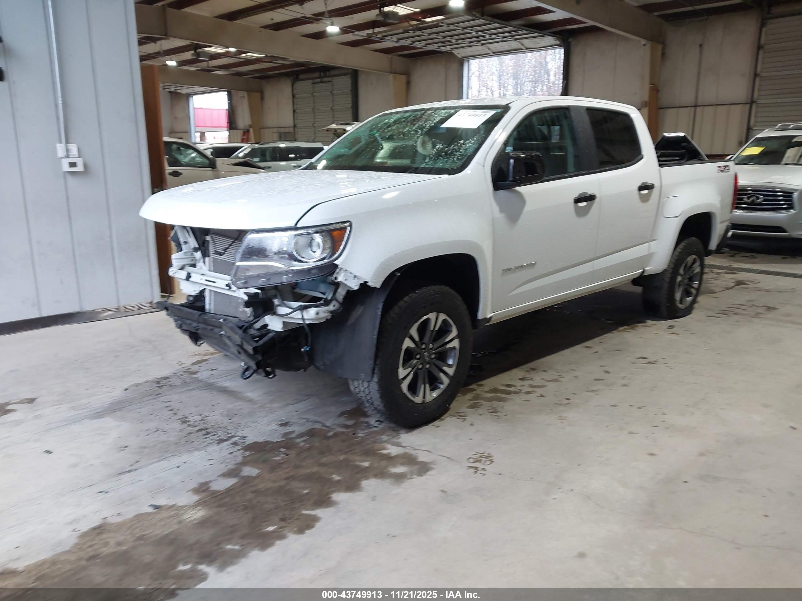 CHEVROLET COLORADO image 2