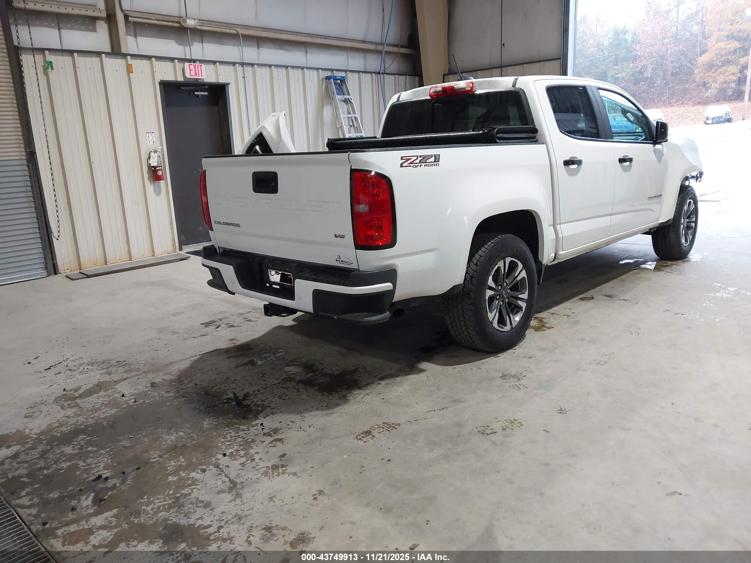 CHEVROLET COLORADO image 4