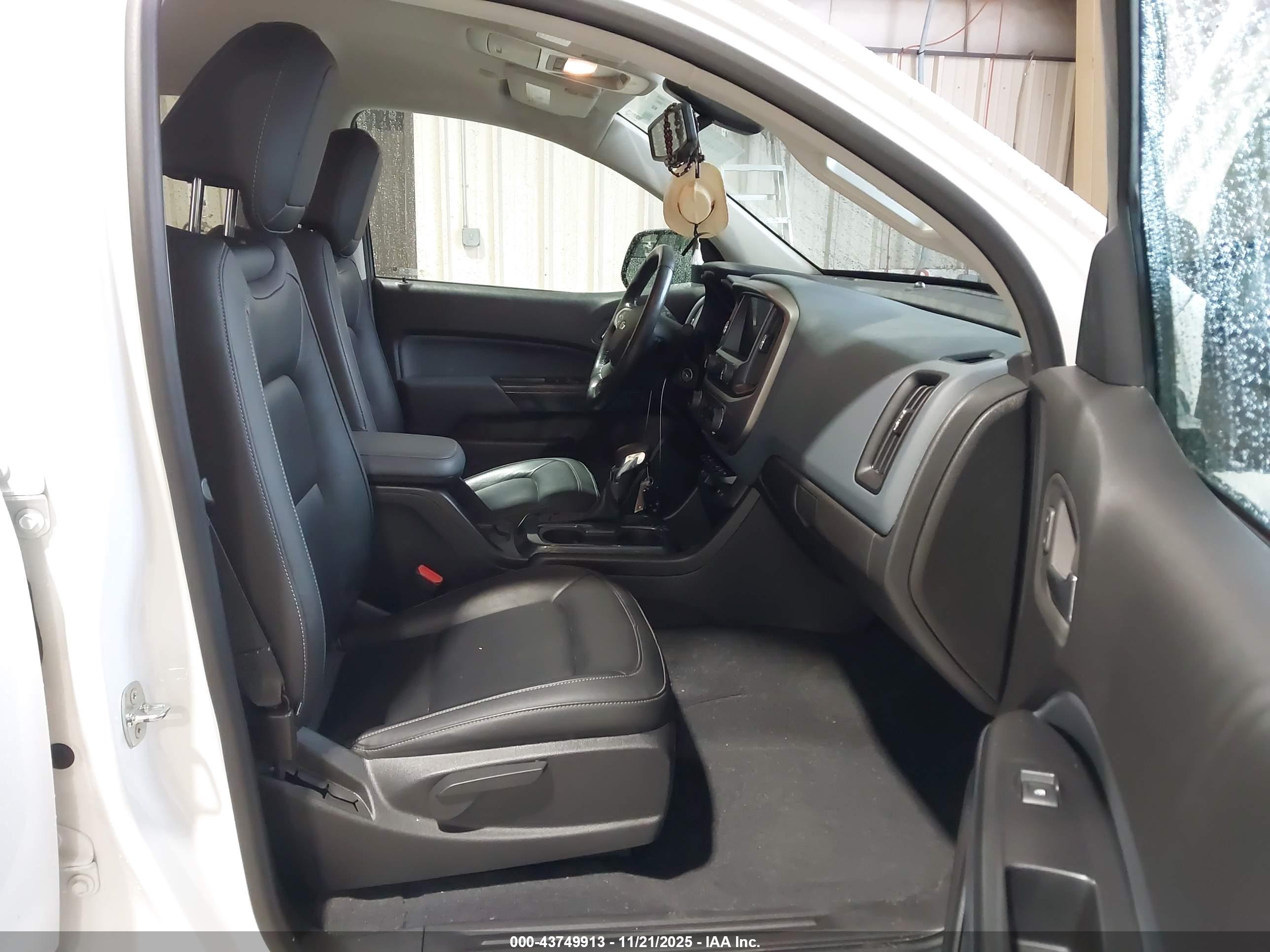 CHEVROLET COLORADO image 5