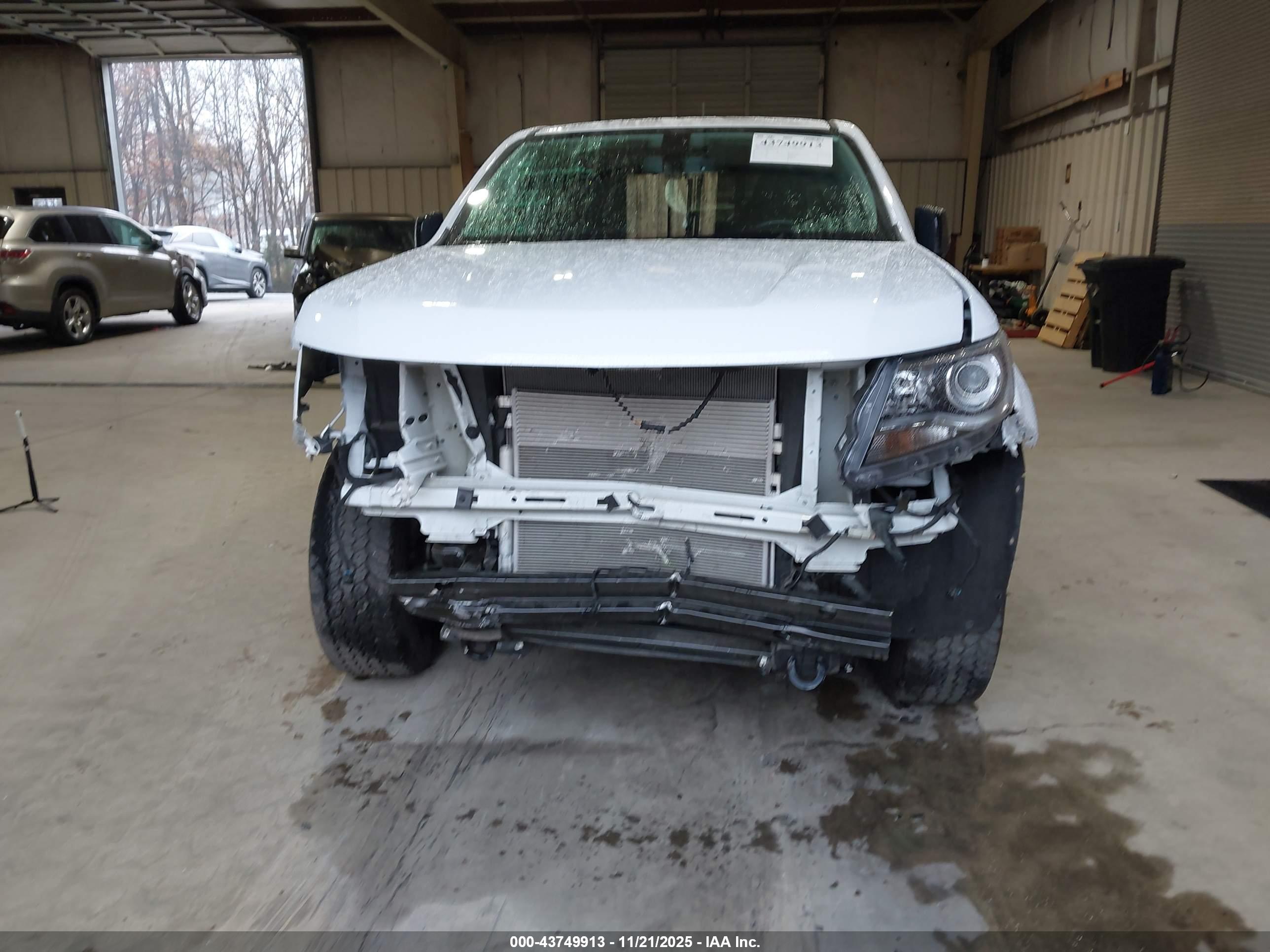 CHEVROLET COLORADO image 6