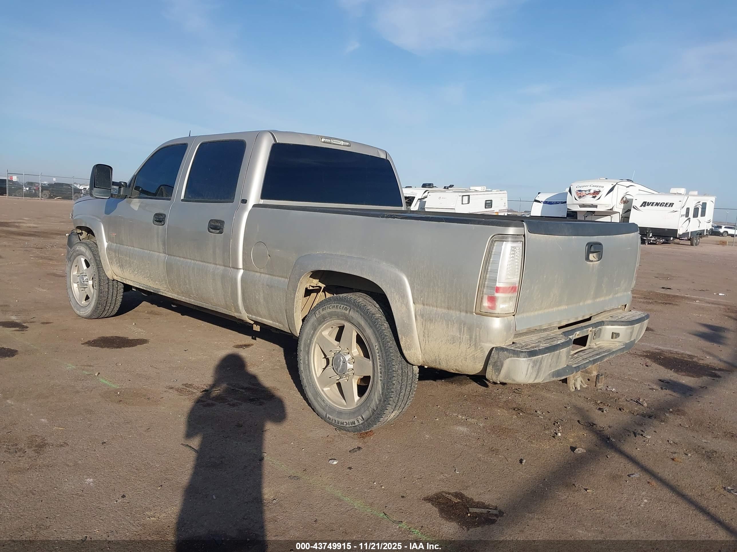 CHEVROLET SILVERADO image 3