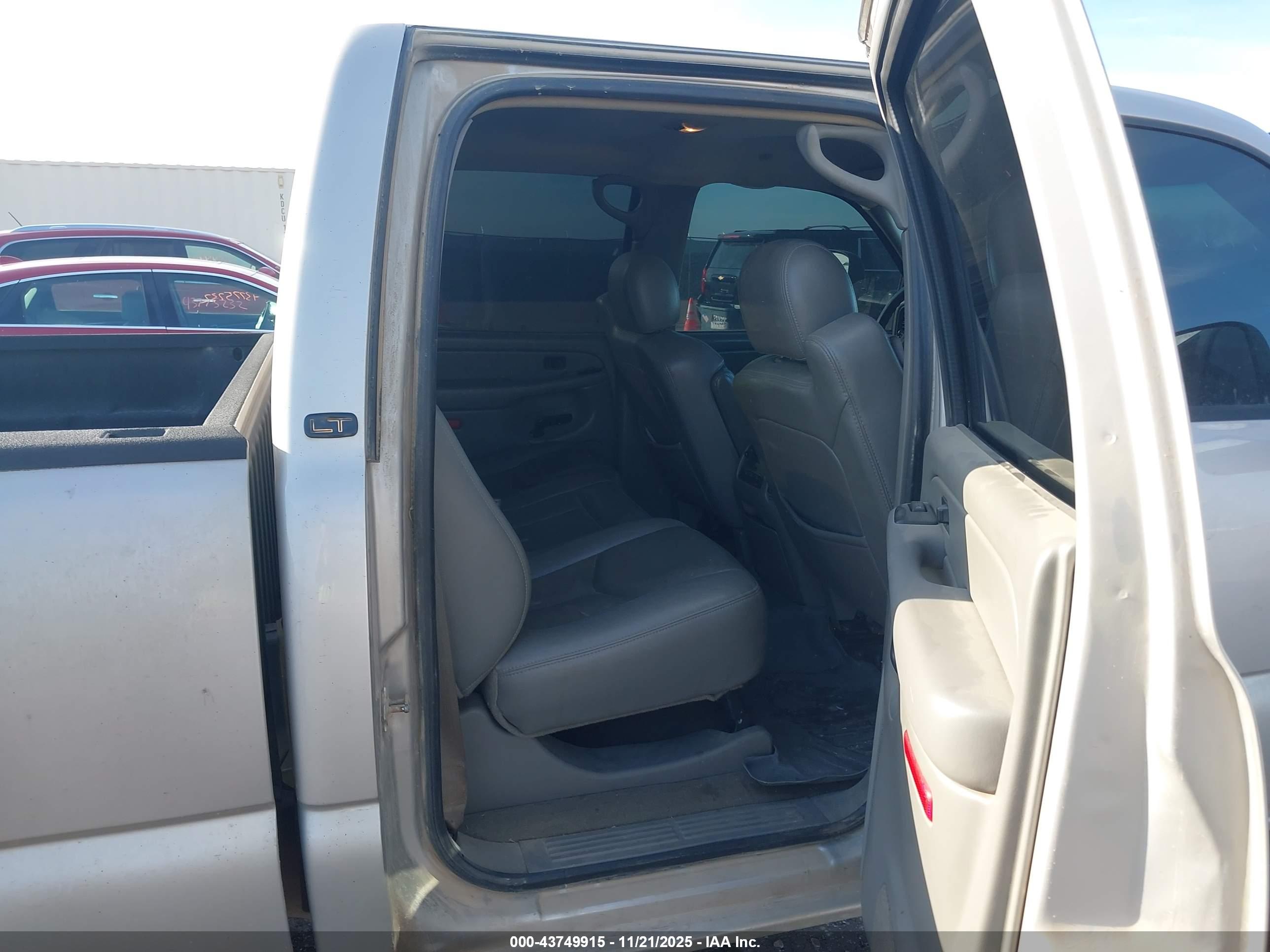 CHEVROLET SILVERADO image 8