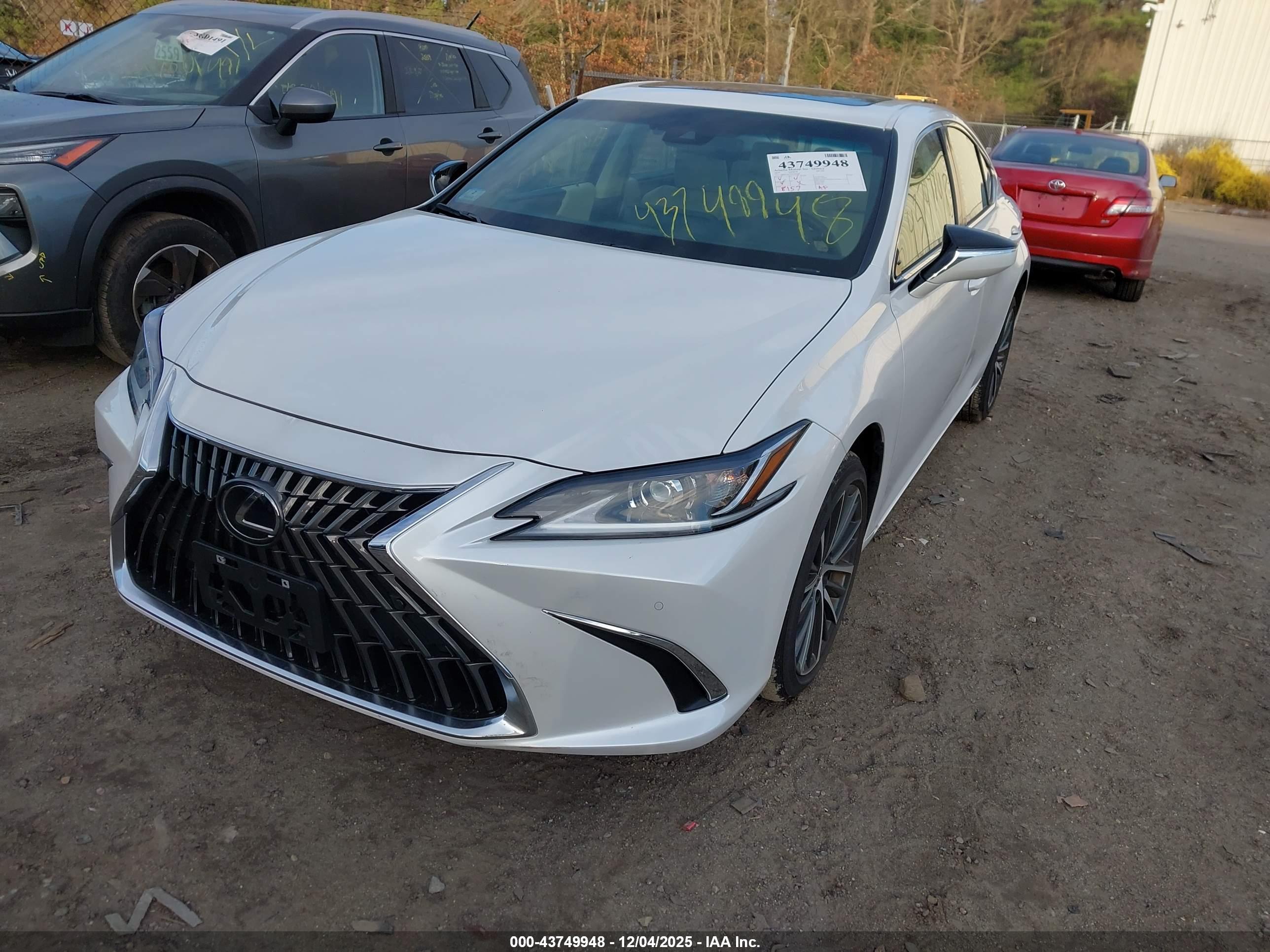 LEXUS ES image 2
