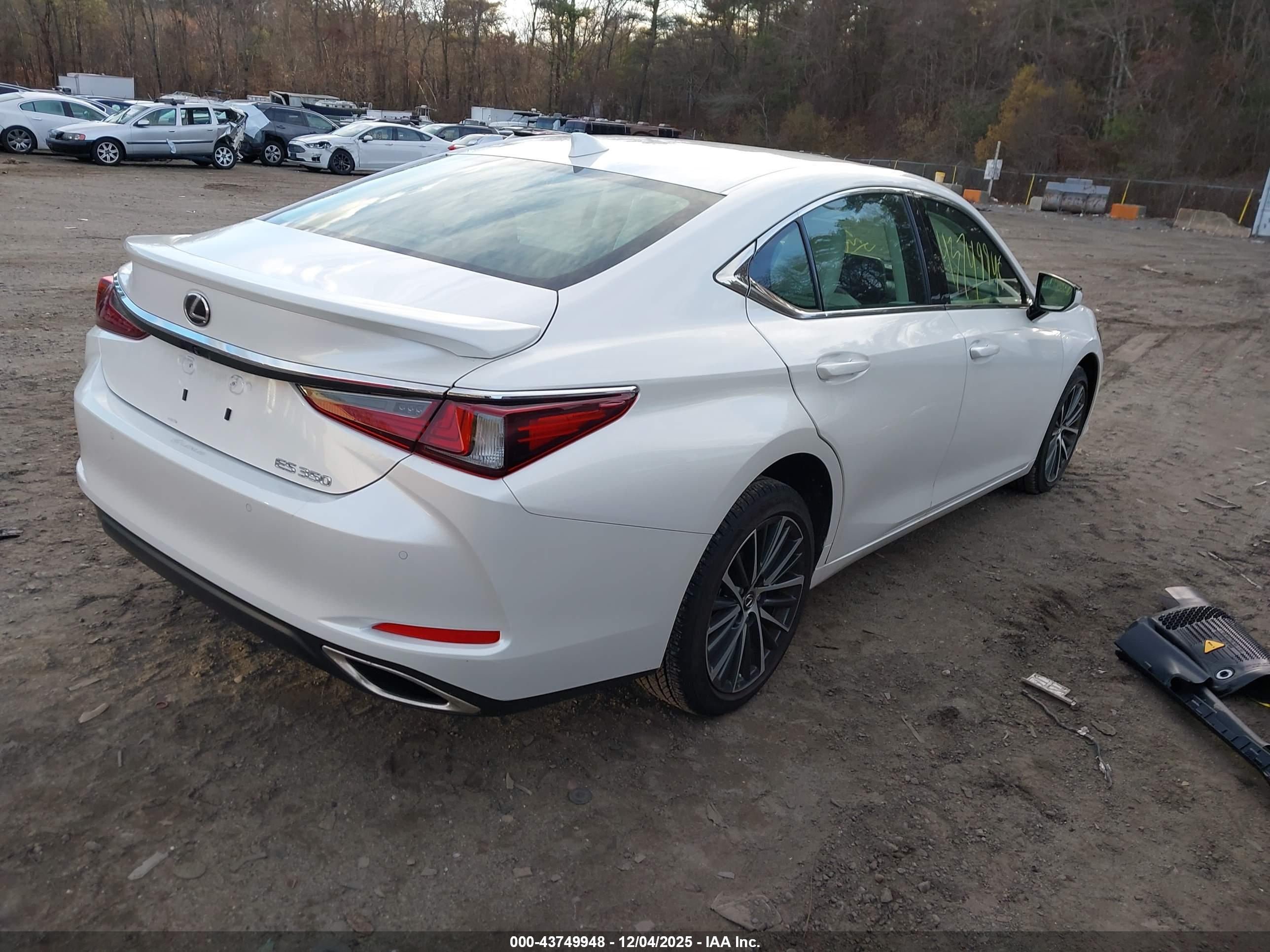 LEXUS ES image 4