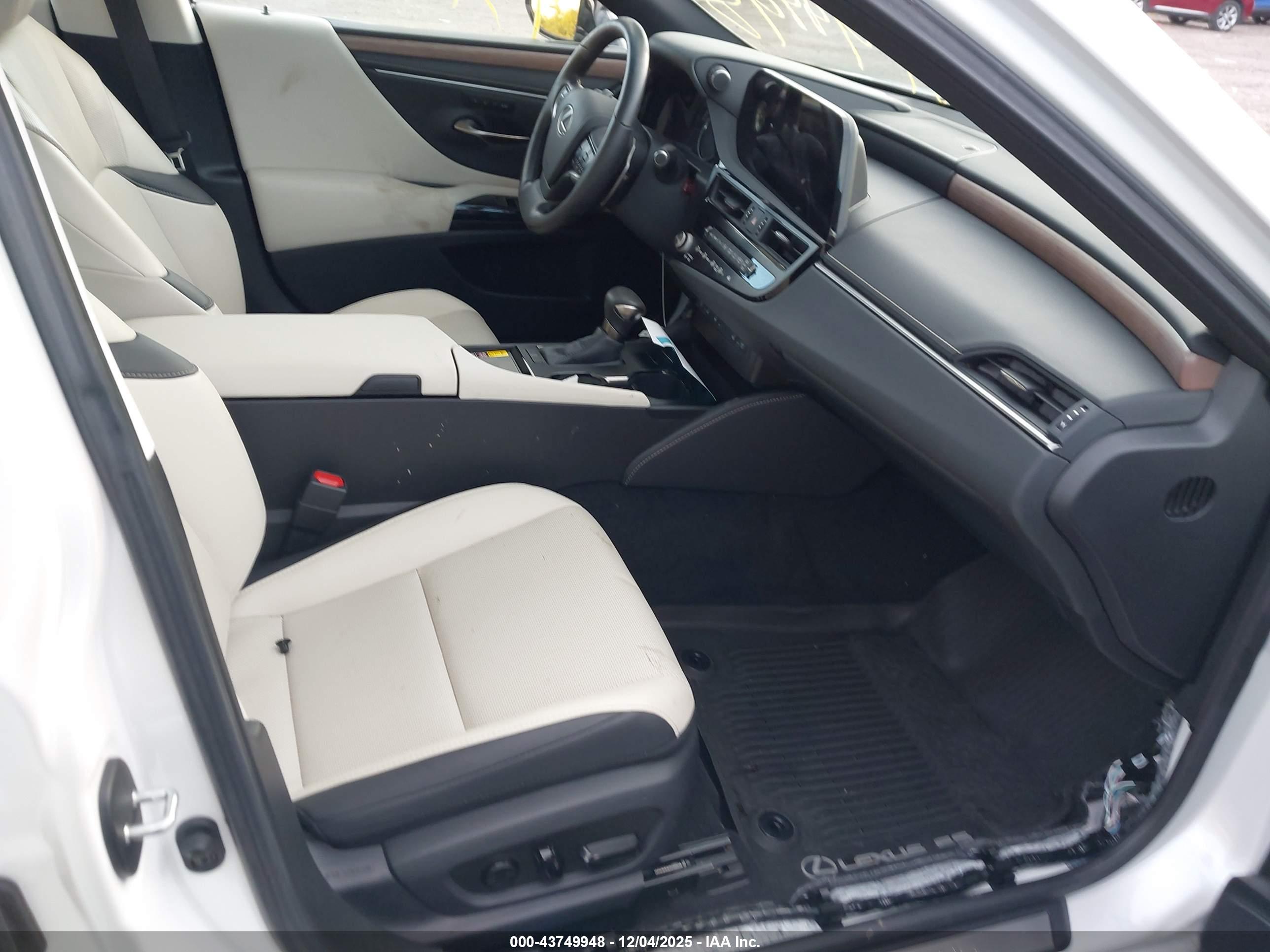 LEXUS ES image 5