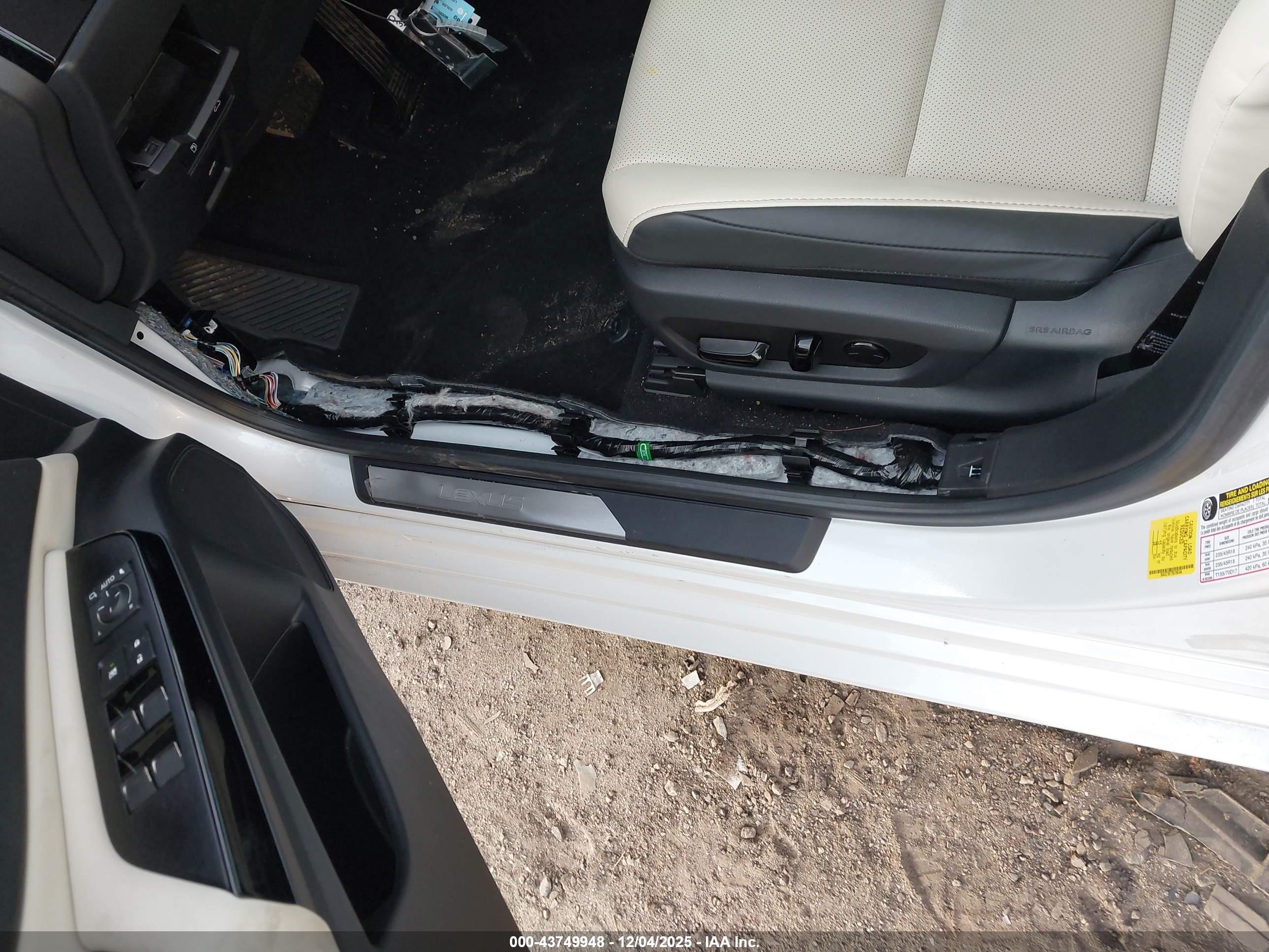 LEXUS ES image 6