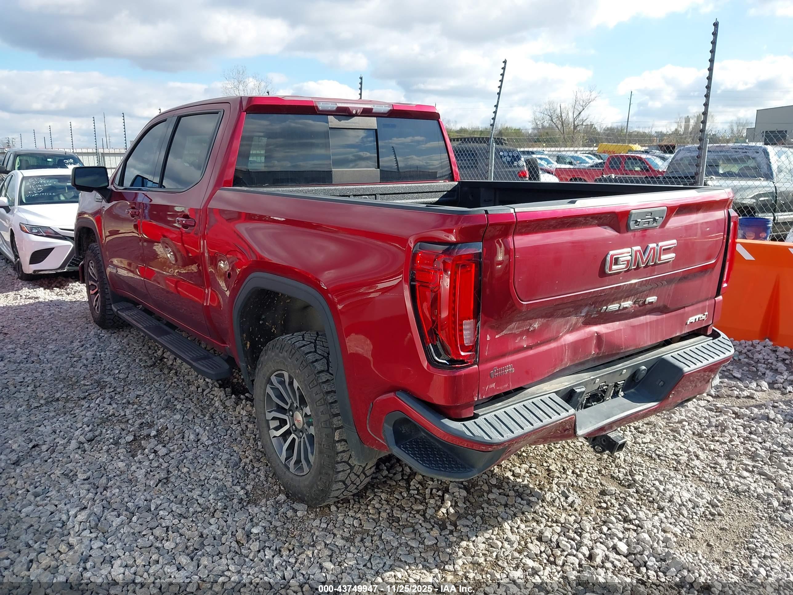 GMC SIERRA image 3