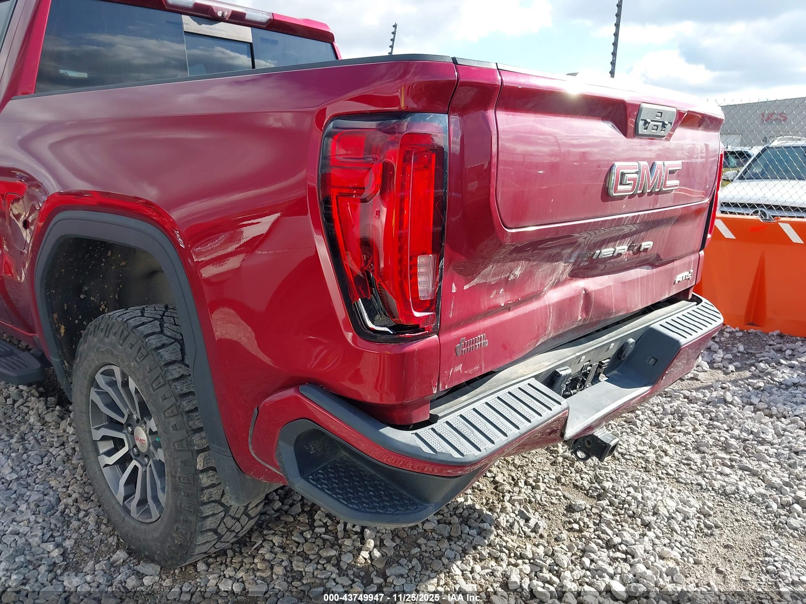 GMC SIERRA image 6