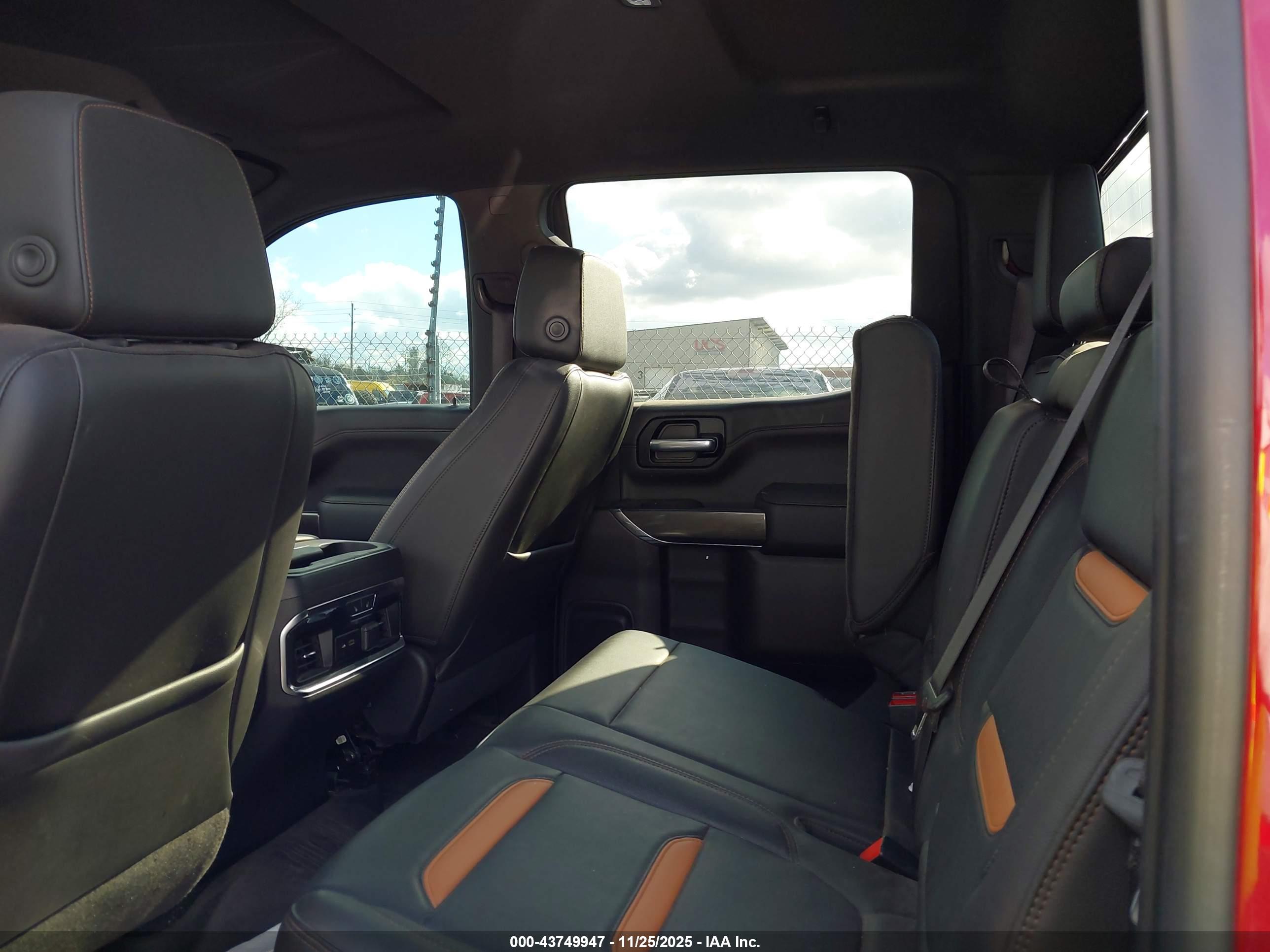 GMC SIERRA image 8