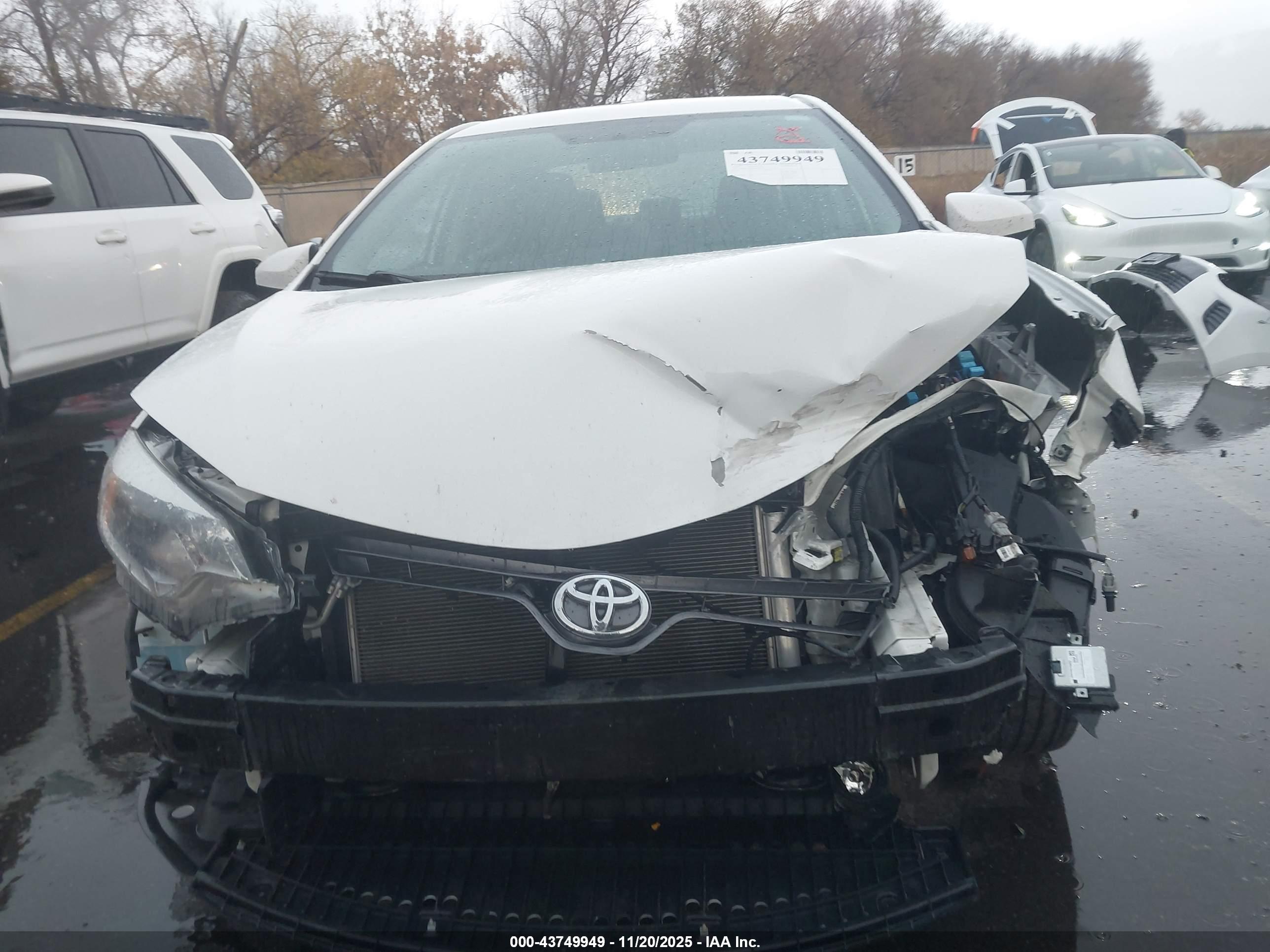 TOYOTA COROLLA image 6