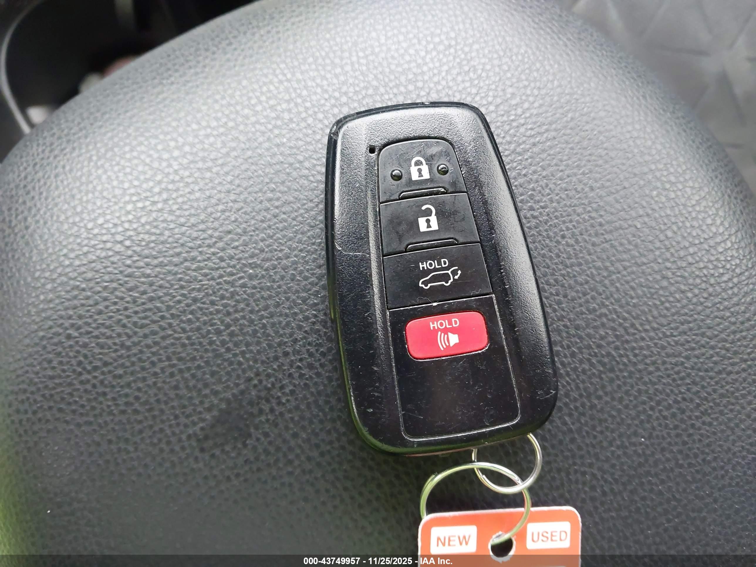 TOYOTA RAV4 image 11