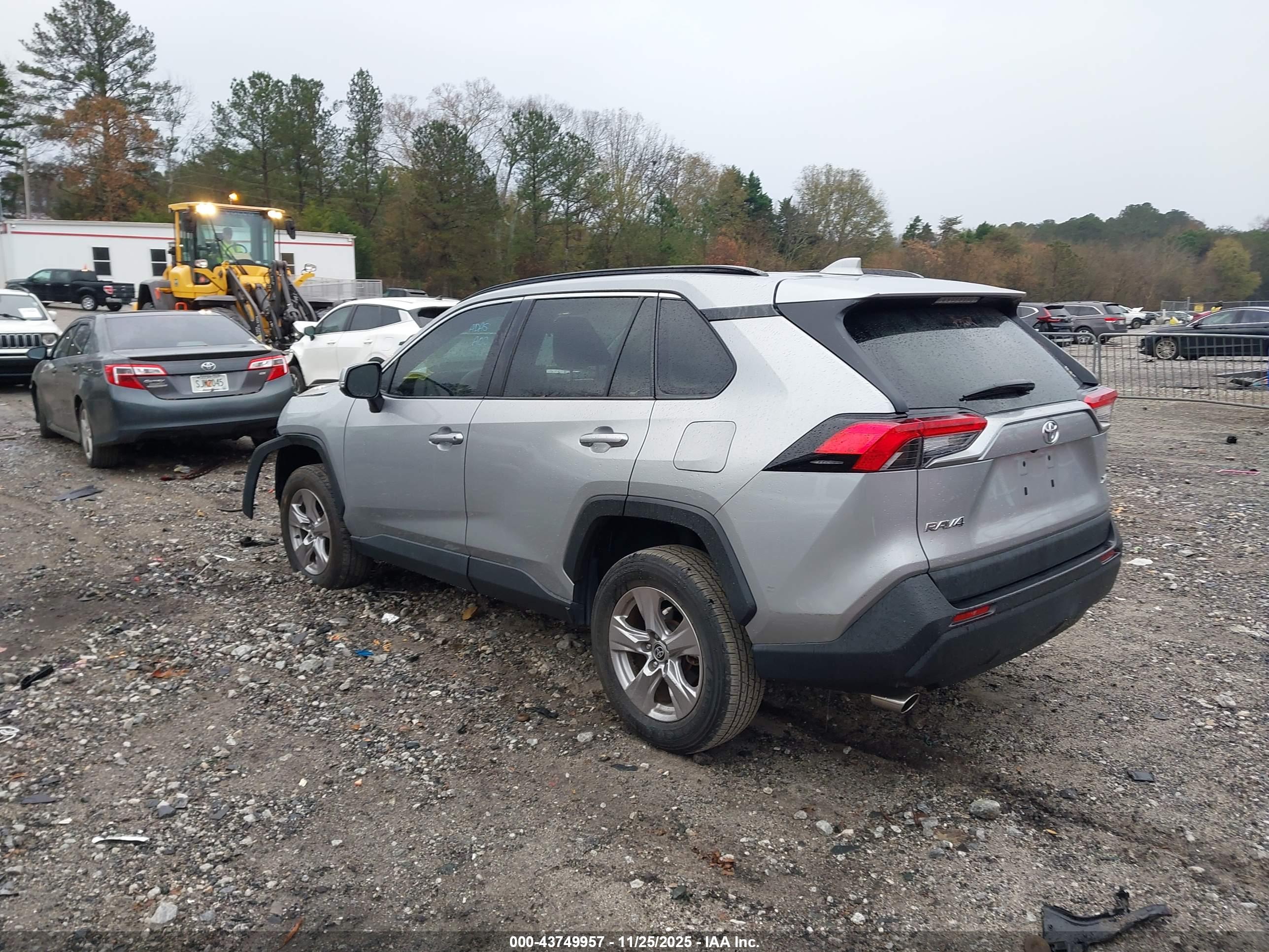 TOYOTA RAV4 image 3
