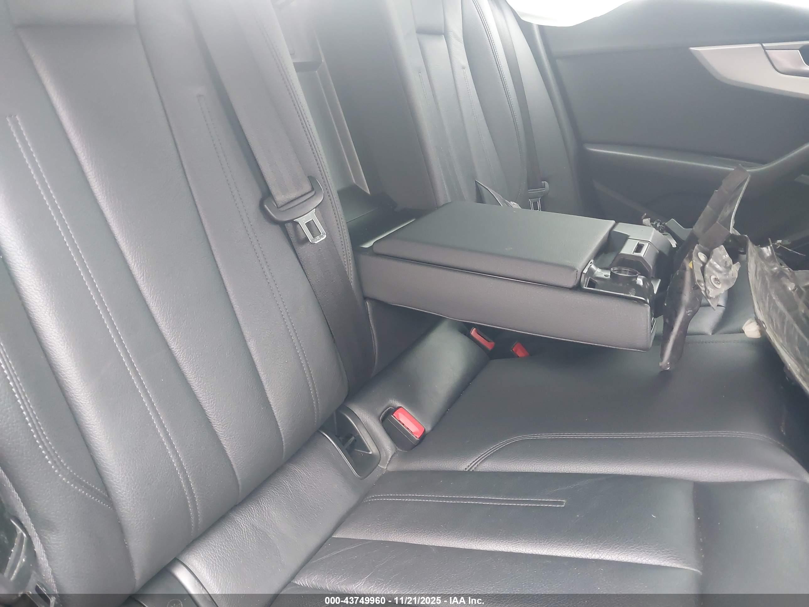 AUDI A4 image 8