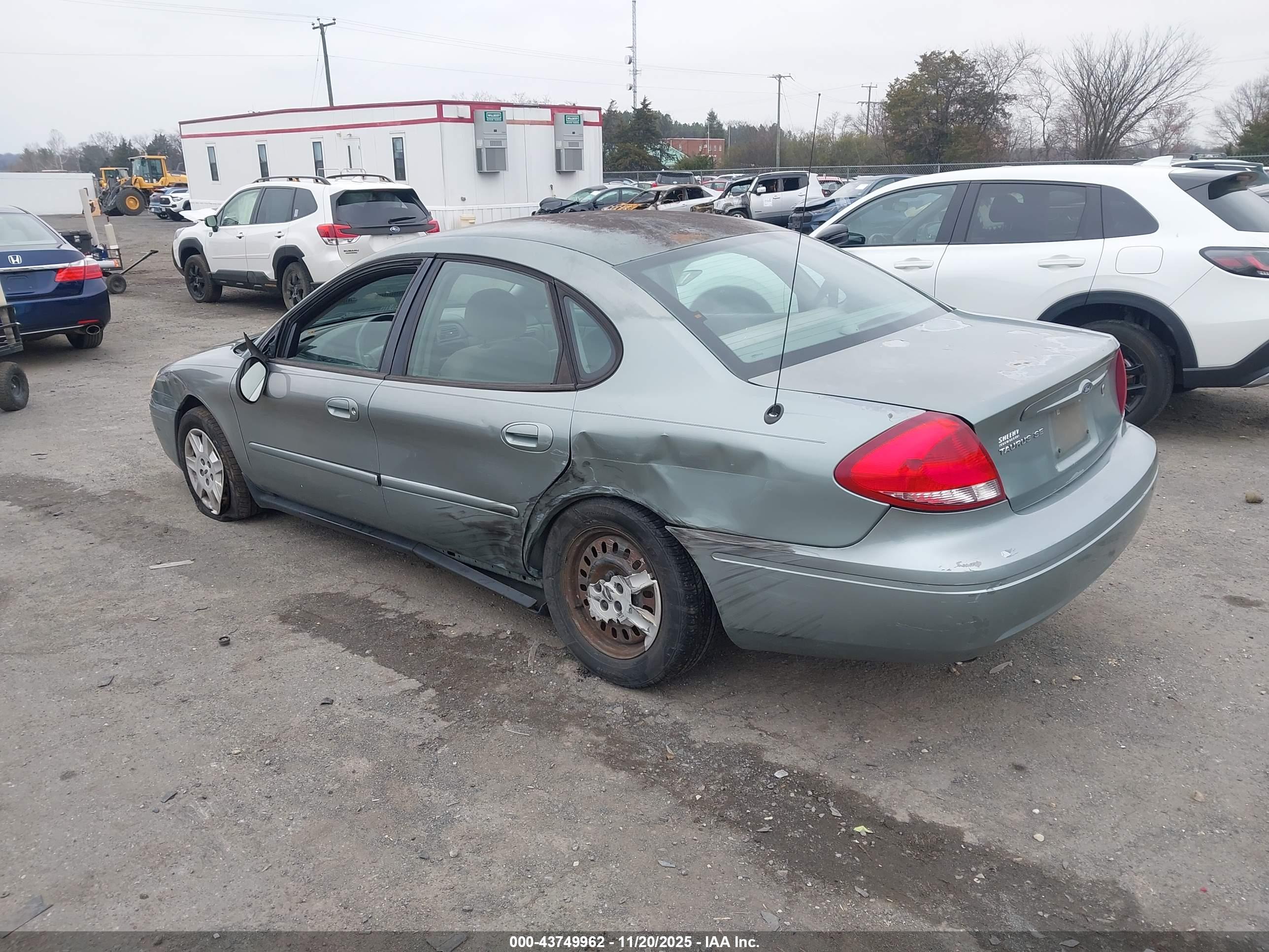 FORD TAURUS image 3