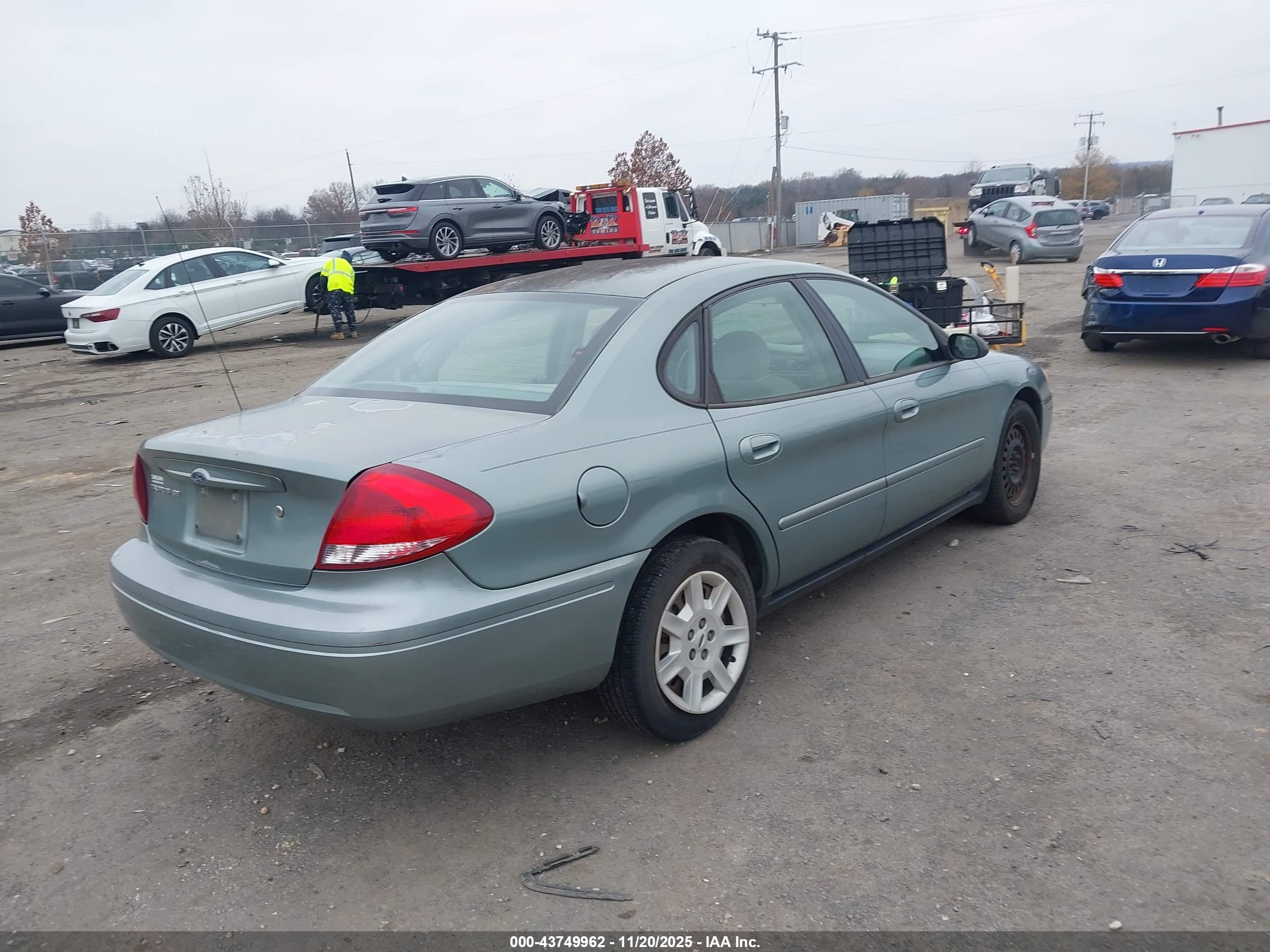 FORD TAURUS image 4