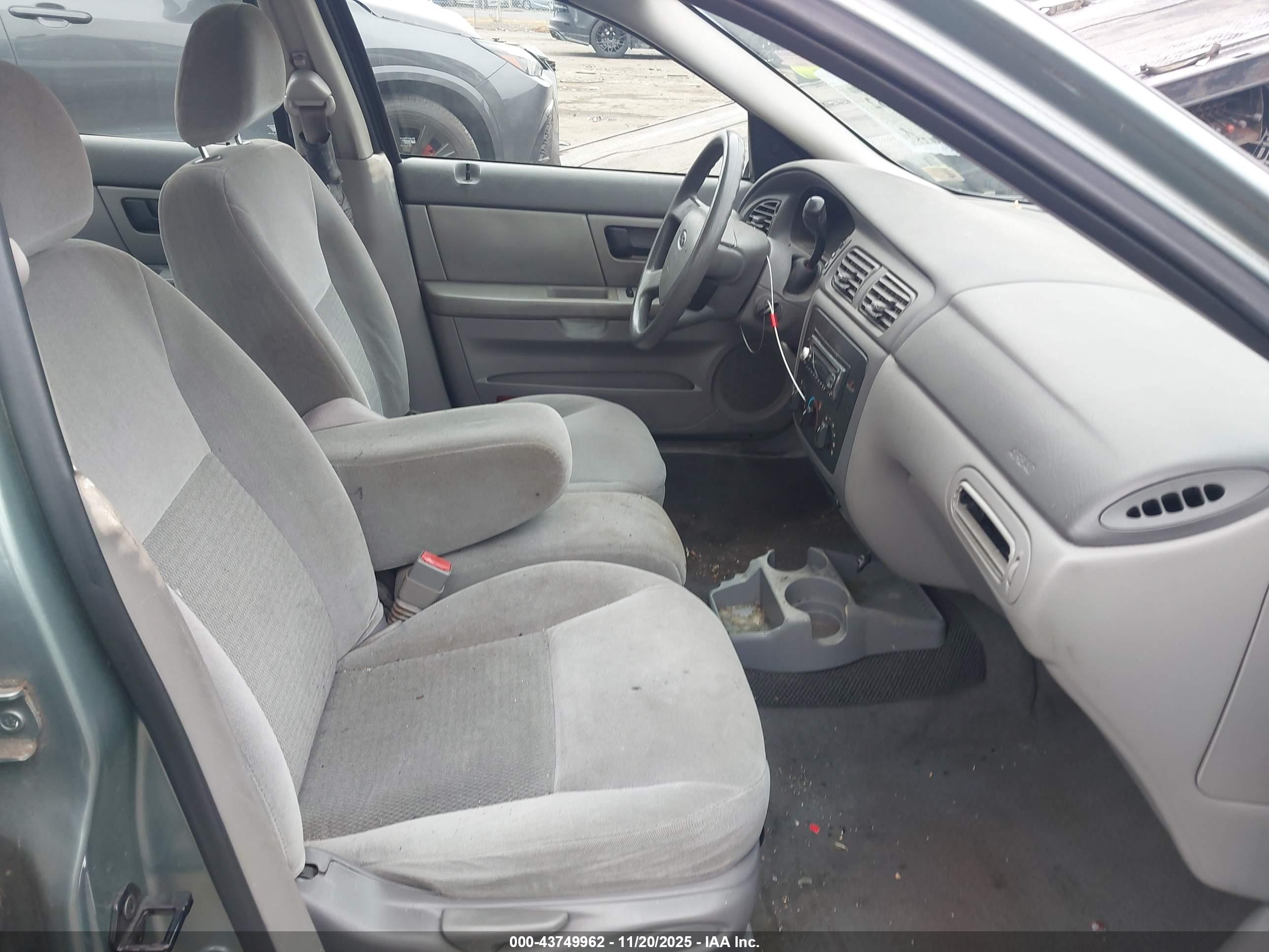 FORD TAURUS image 5