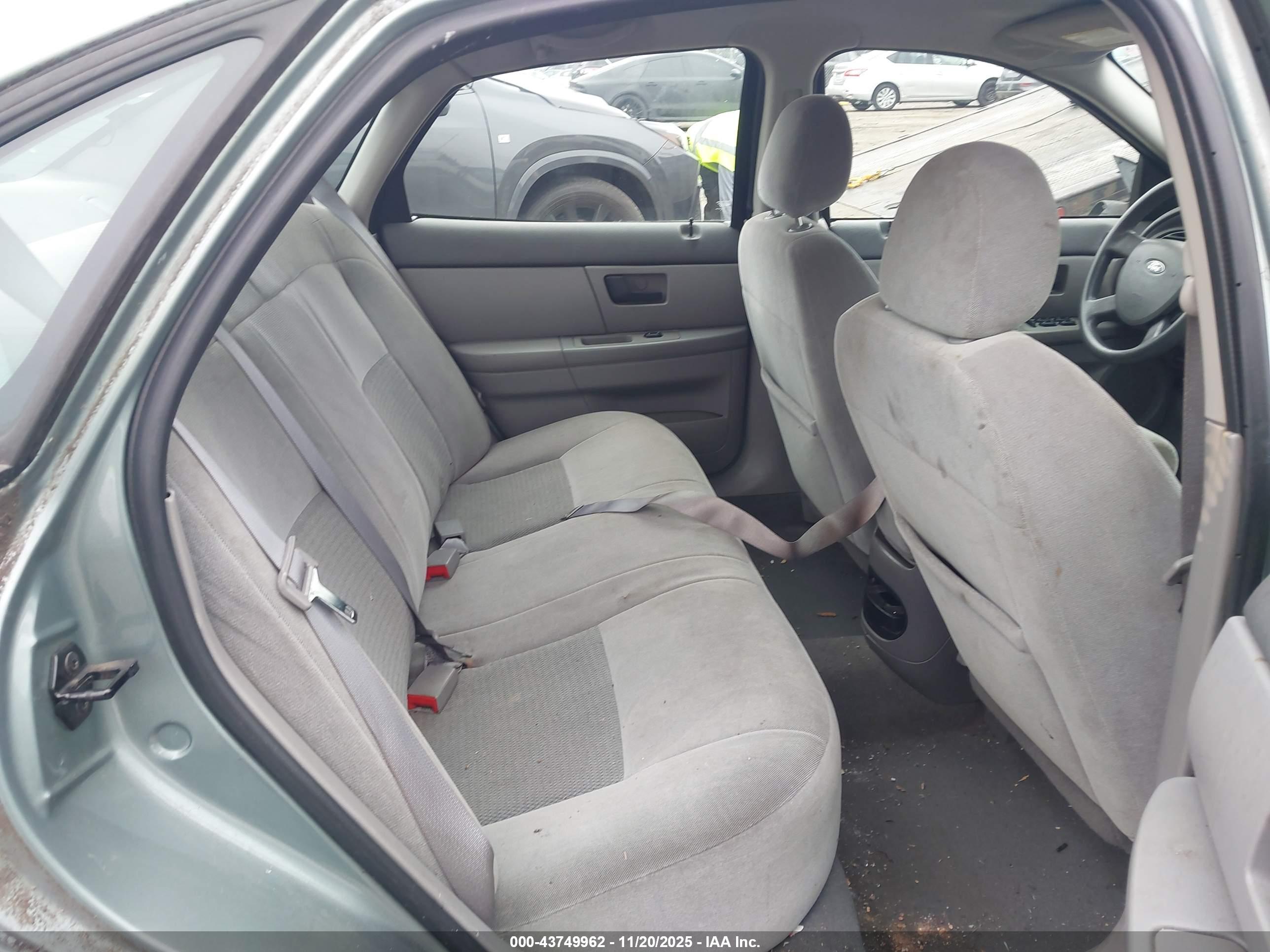 FORD TAURUS image 8