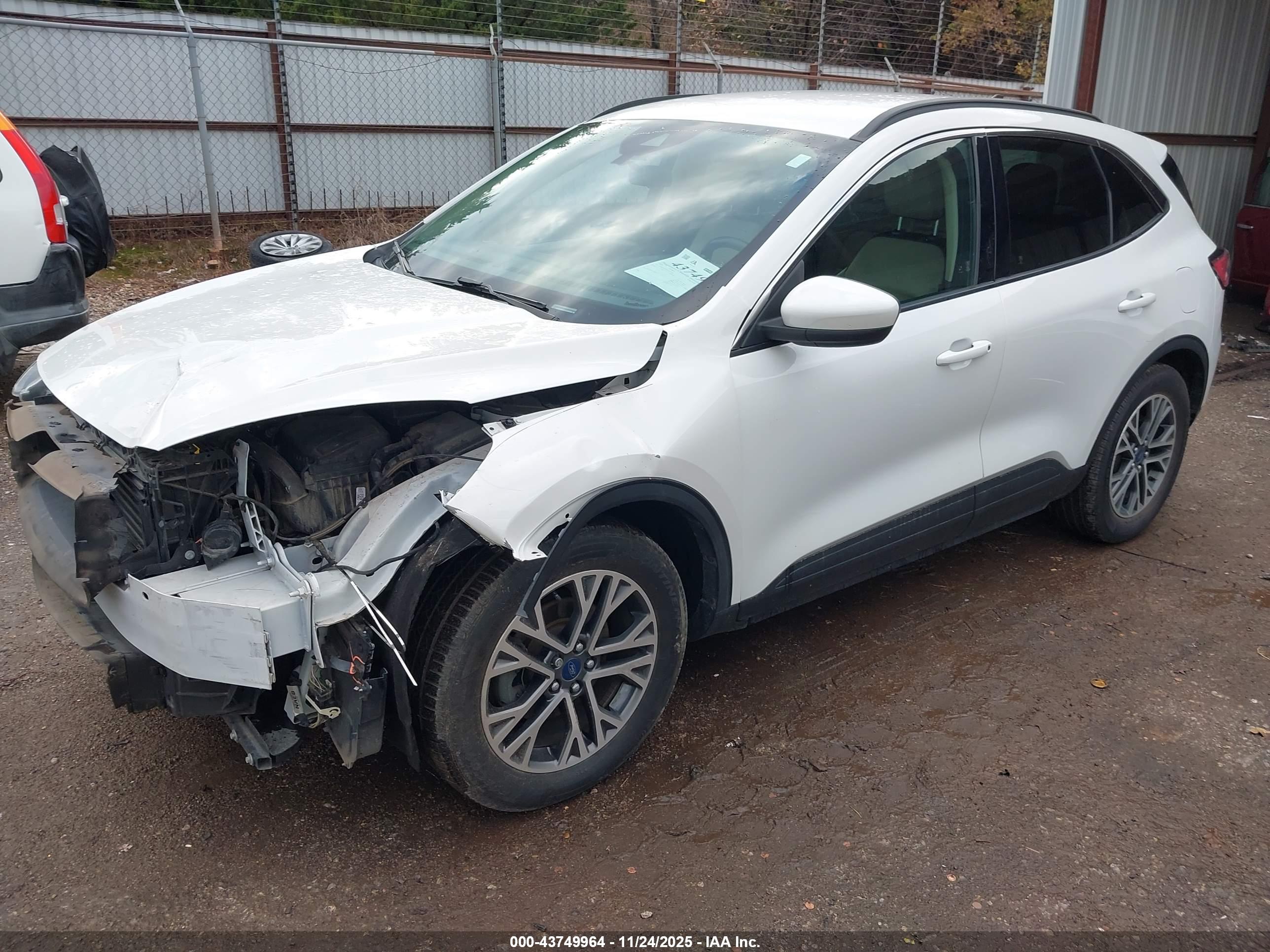 FORD ESCAPE image 2