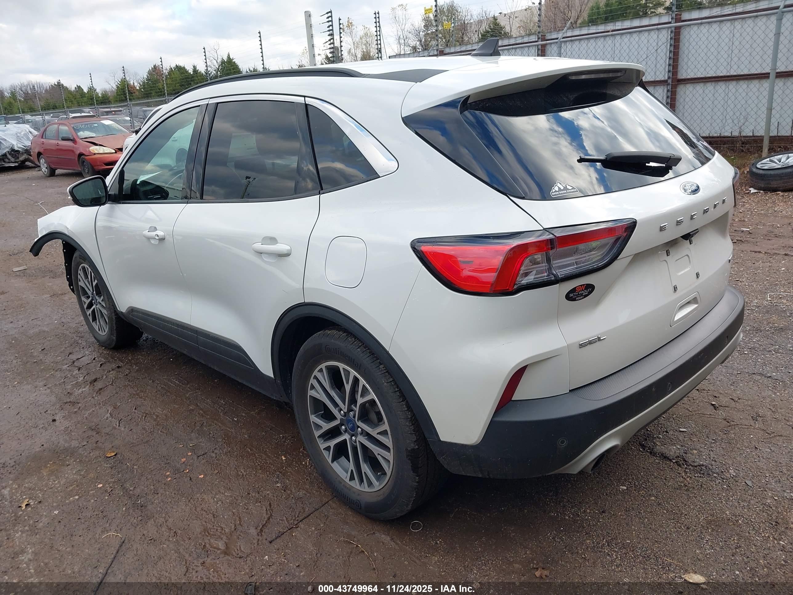 FORD ESCAPE image 3
