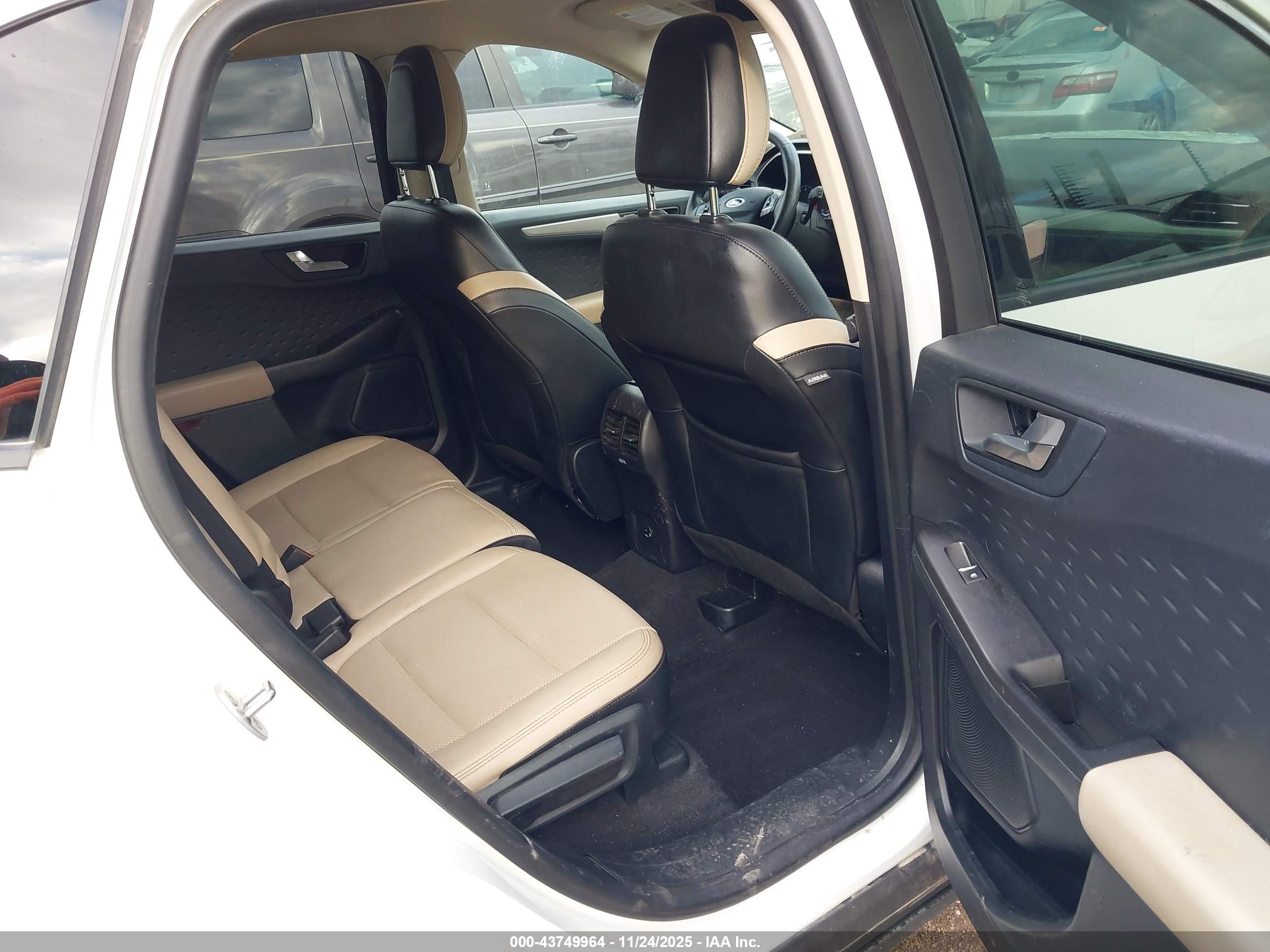 FORD ESCAPE image 8