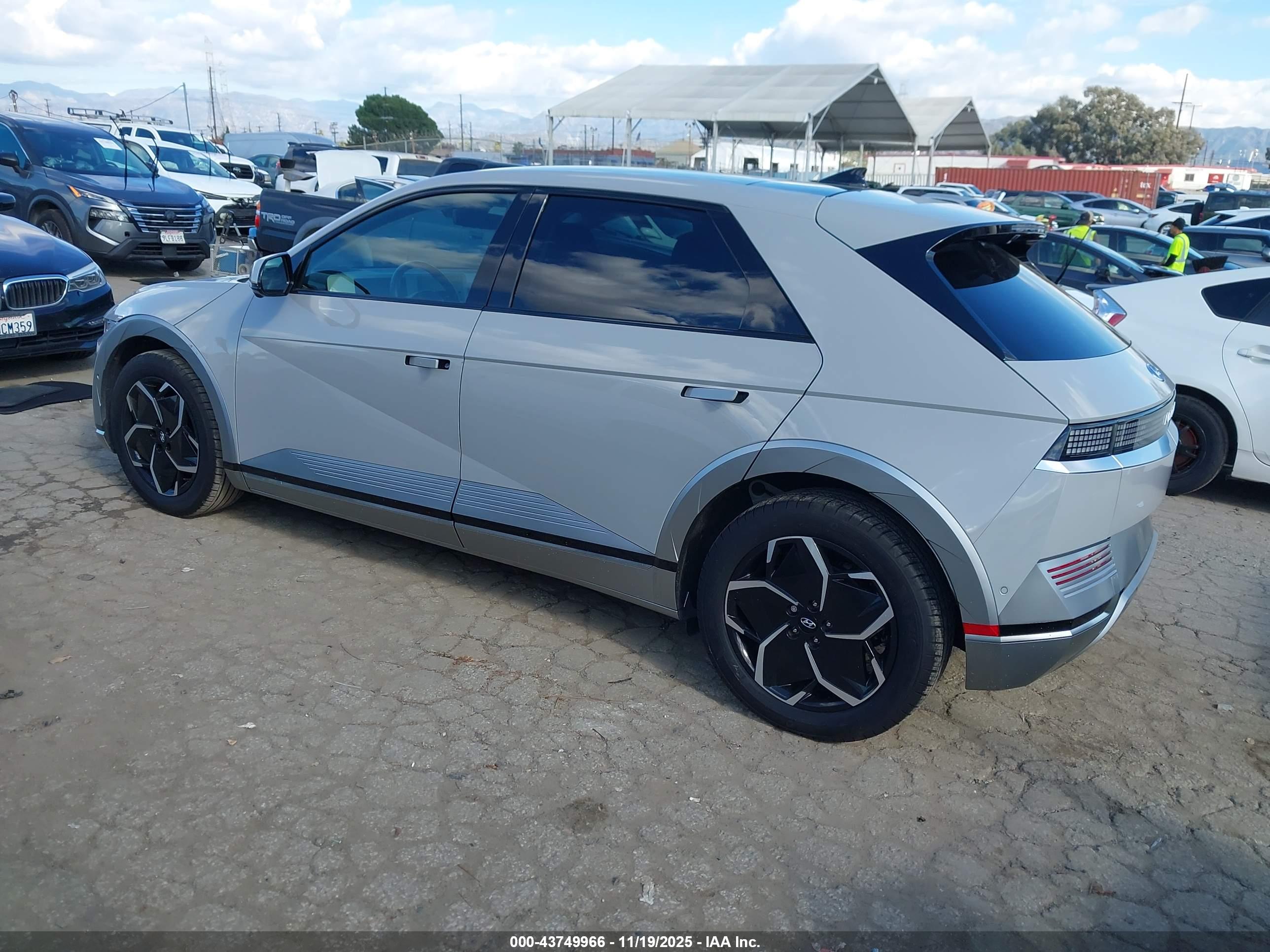 HYUNDAI IONIQ image 3