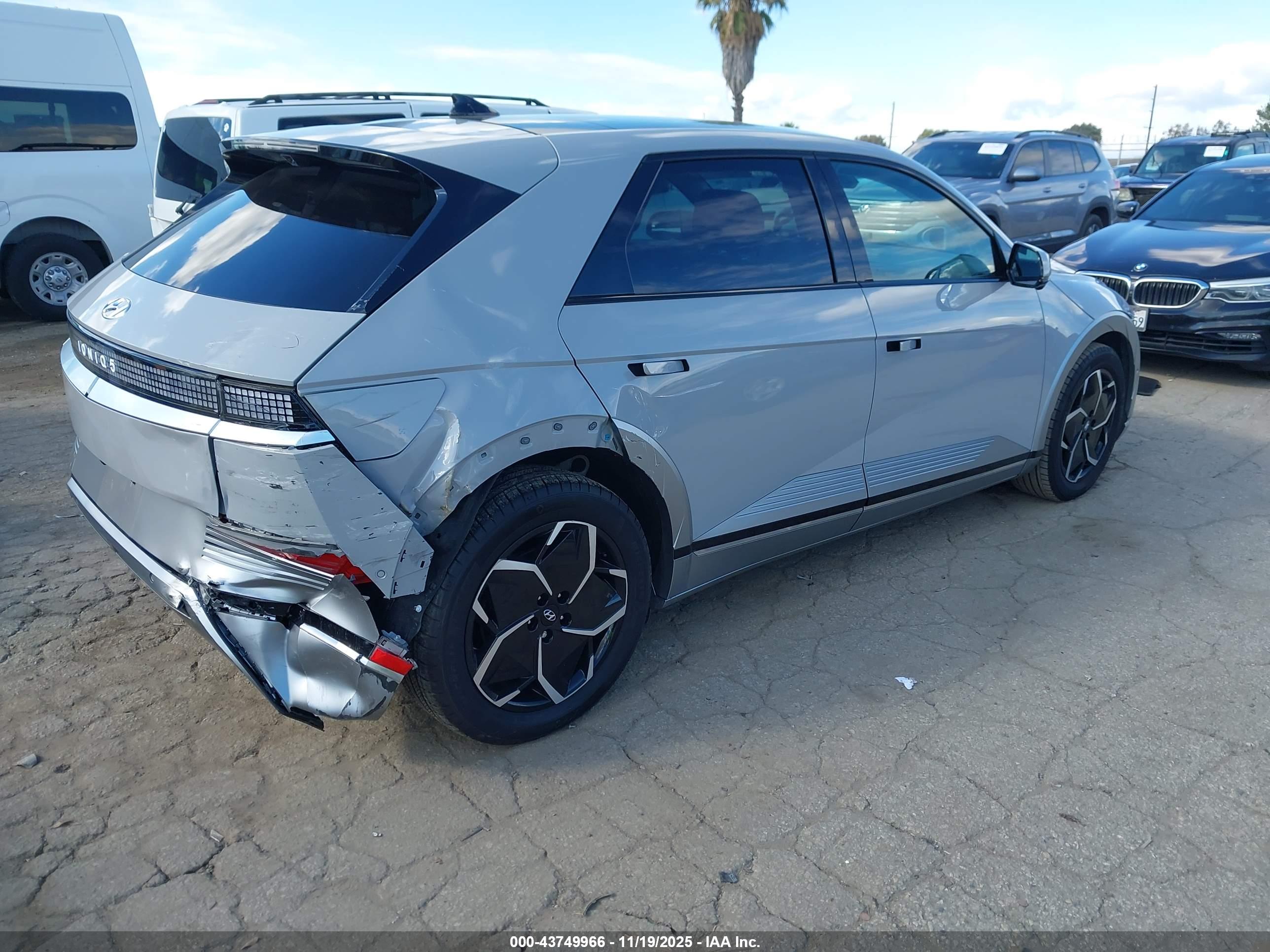 HYUNDAI IONIQ image 4