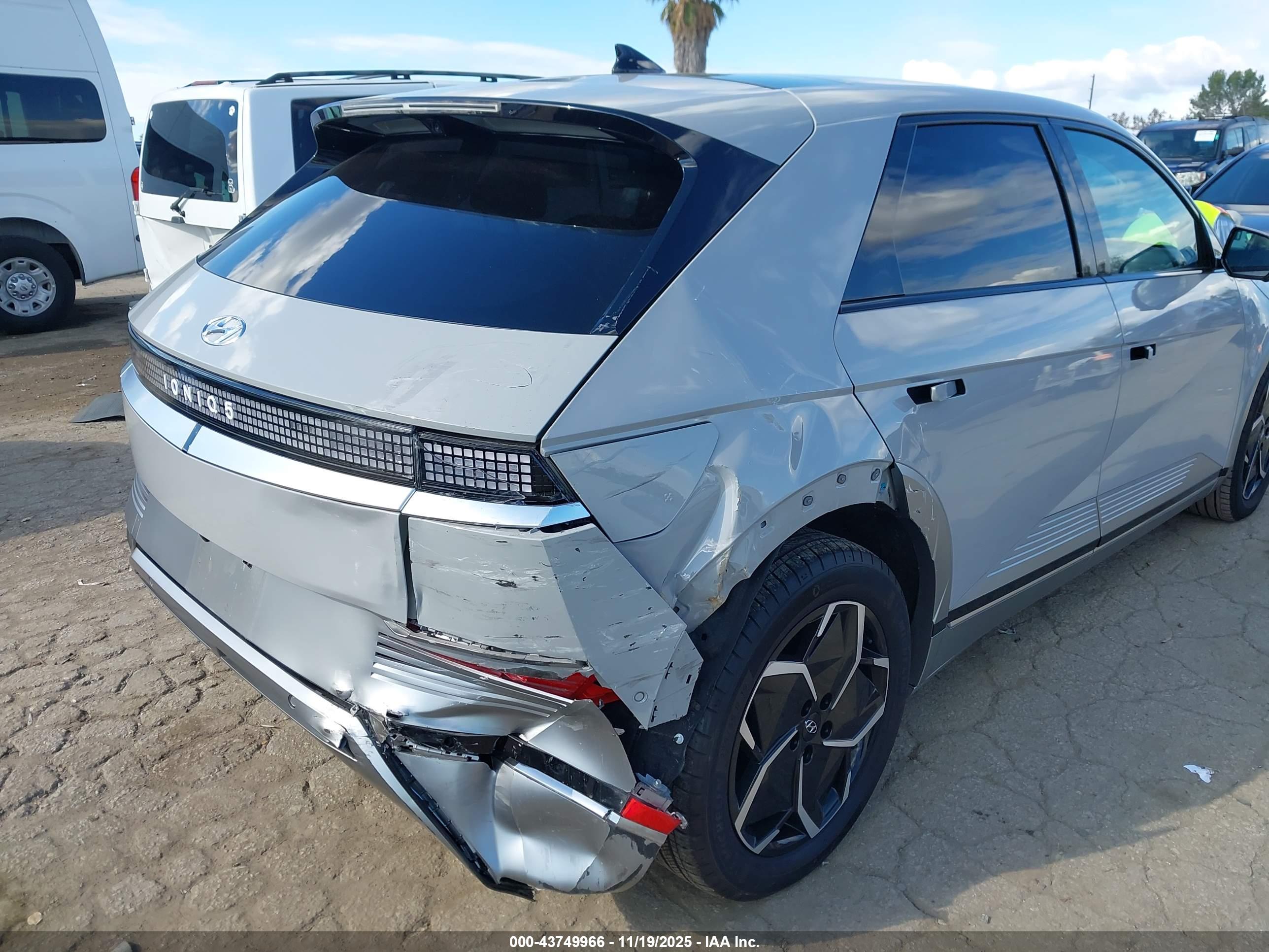 HYUNDAI IONIQ image 6