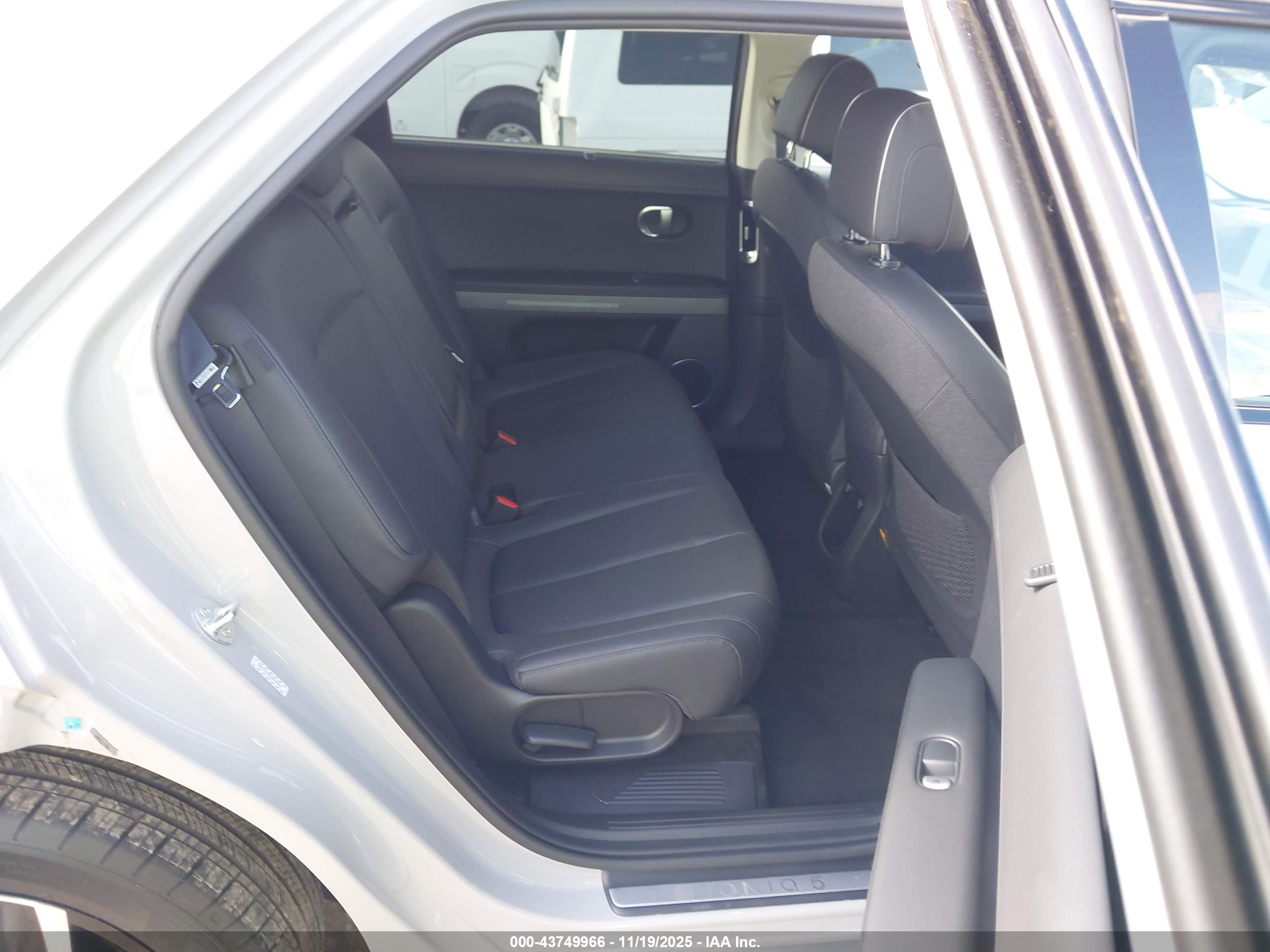 HYUNDAI IONIQ image 8